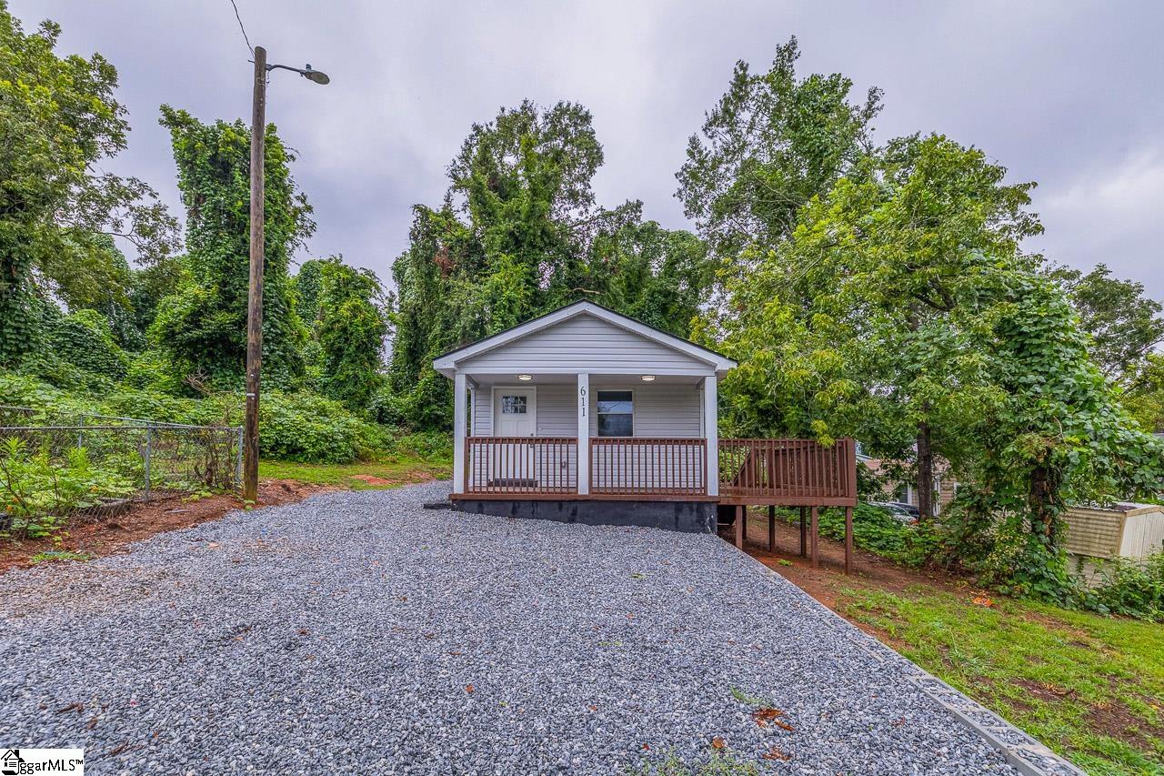 611 Hunters Court Laurens, SC 29360
