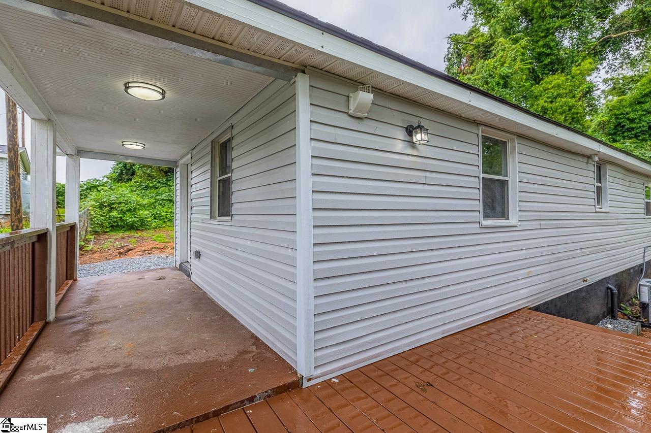 611 Hunters Court Laurens, SC 29360