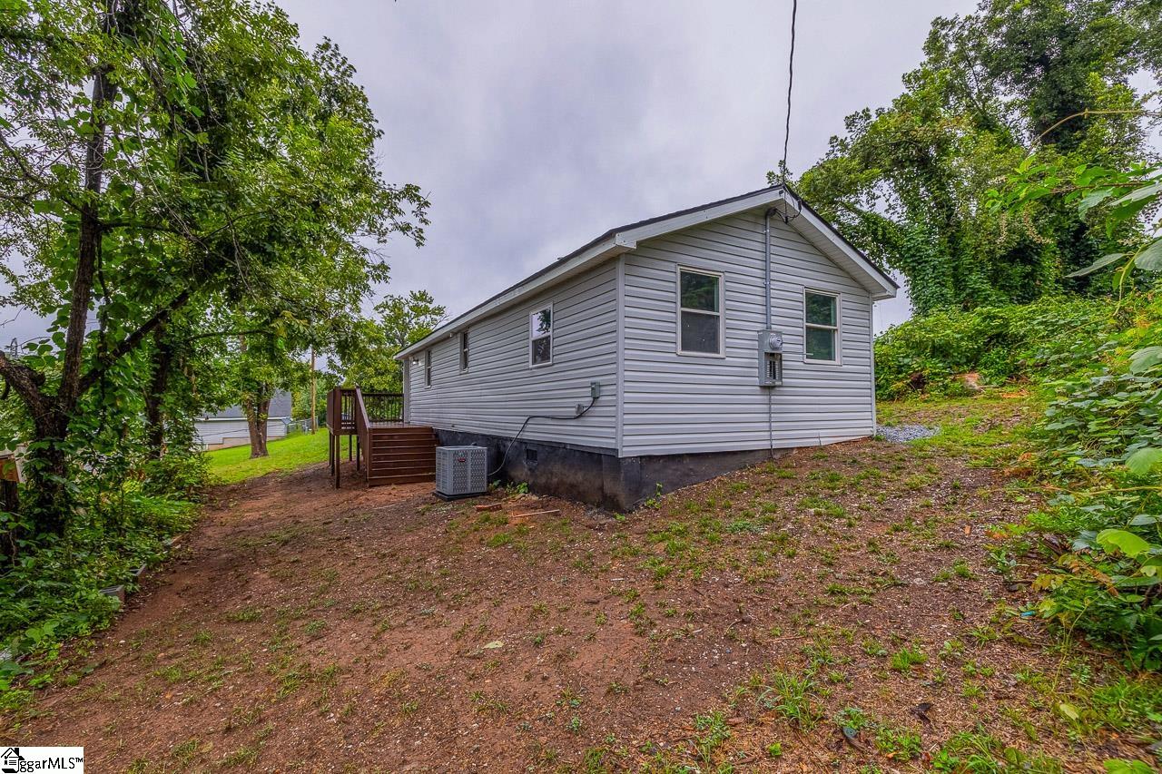 611 Hunters Court Laurens, SC 29360