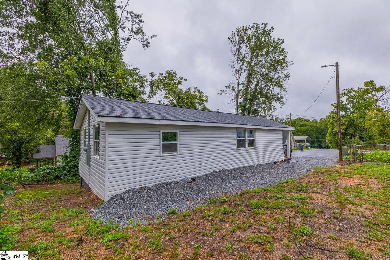 611 Hunters Court Laurens, SC 29360
