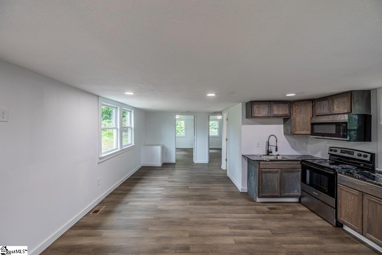 611 Hunters Court Laurens, SC 29360