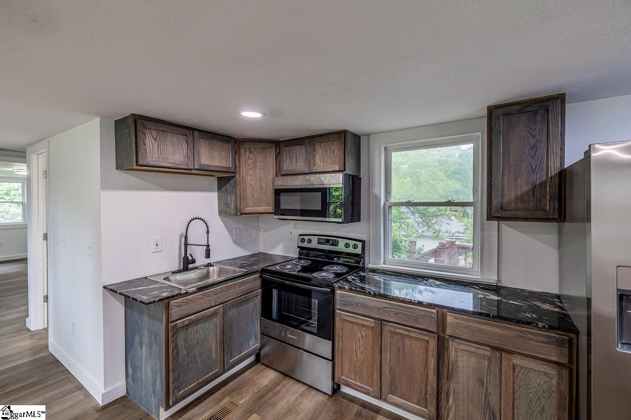 611 Hunters Court Laurens, SC 29360