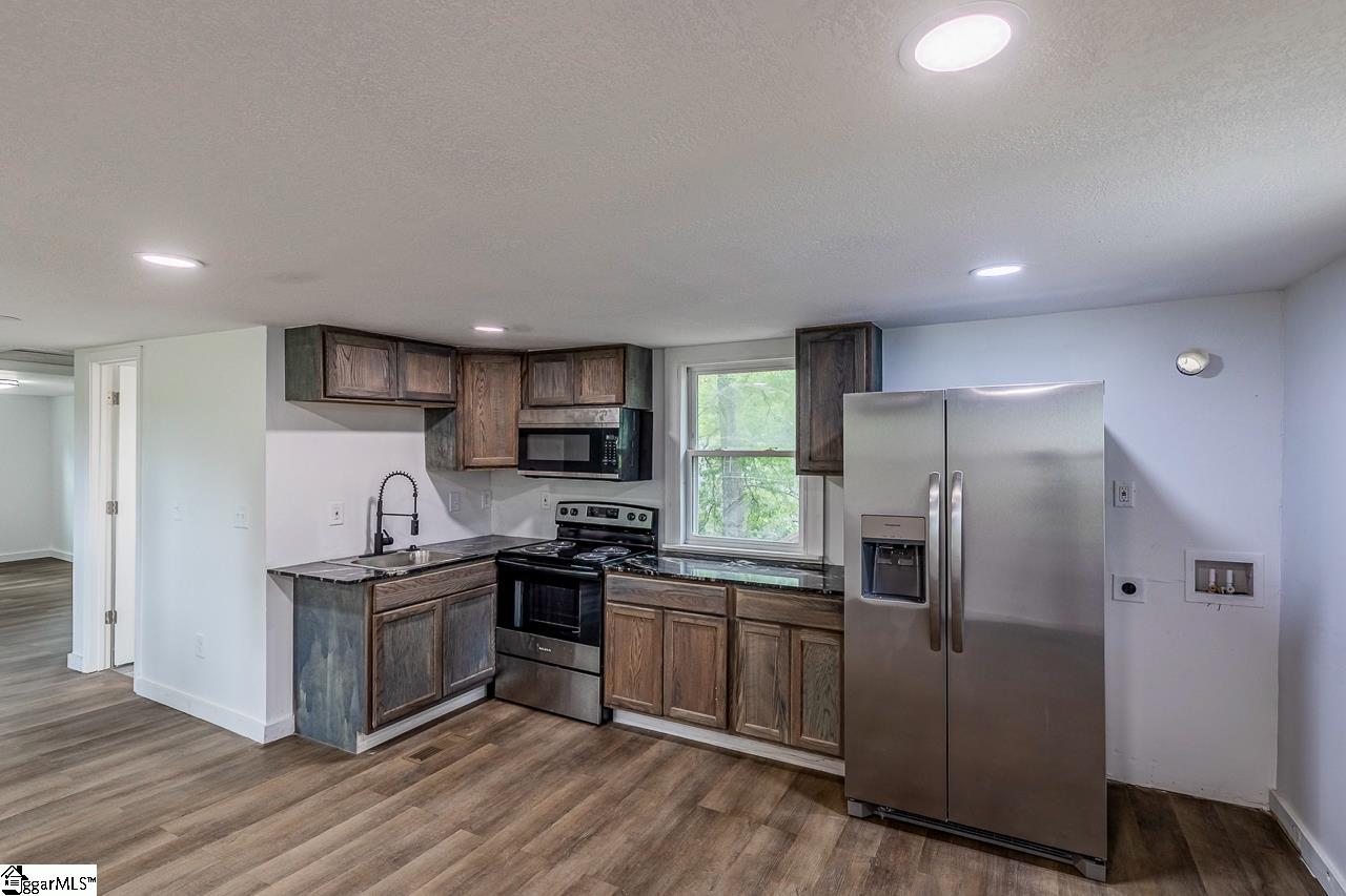 611 Hunters Court Laurens, SC 29360