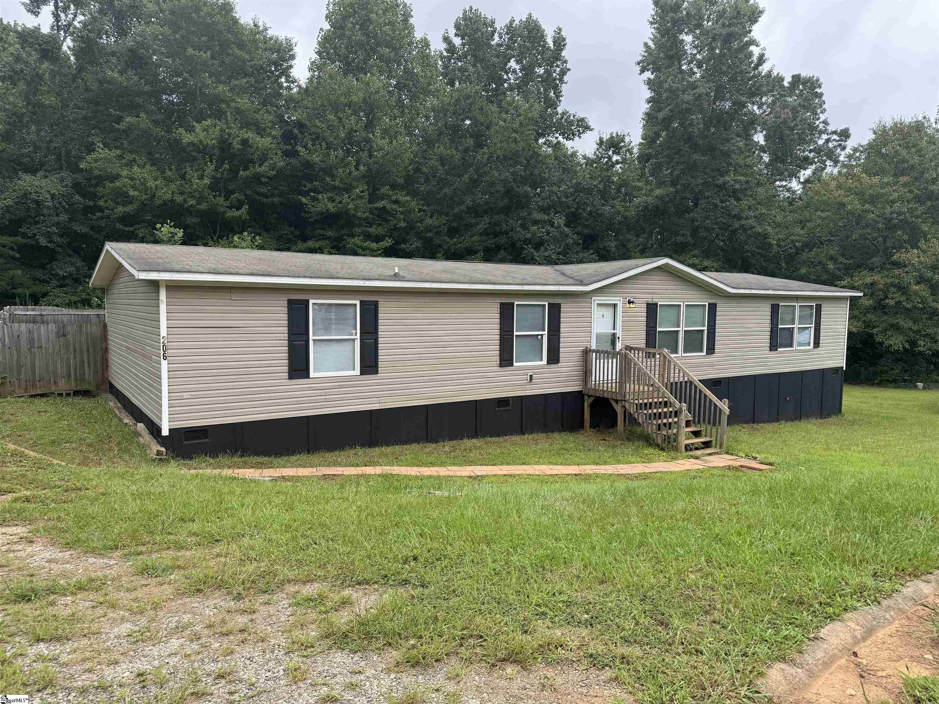 206 Eva Easley, SC 29640