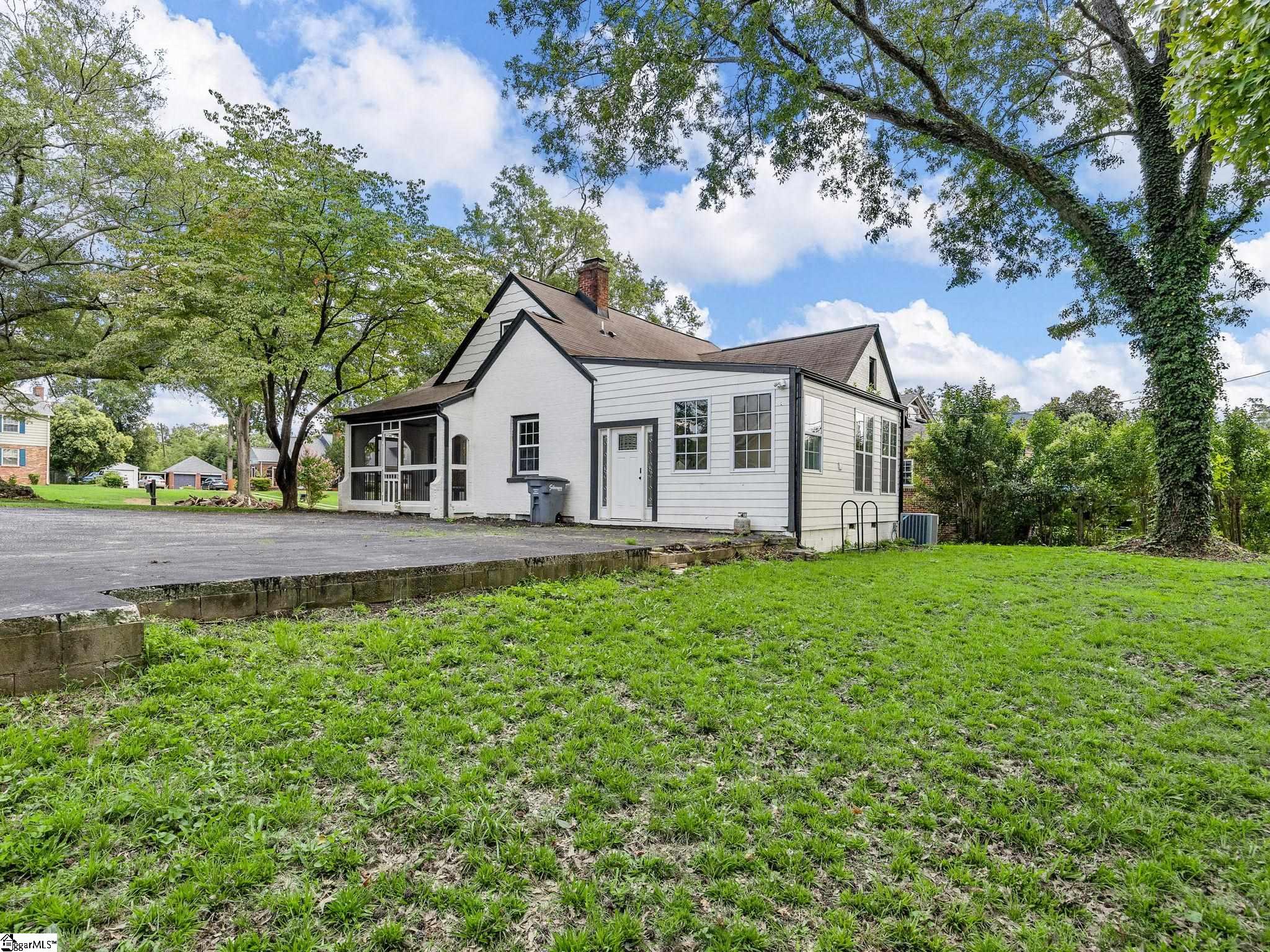 144 E Victoria Road Spartanburg, SC 29301