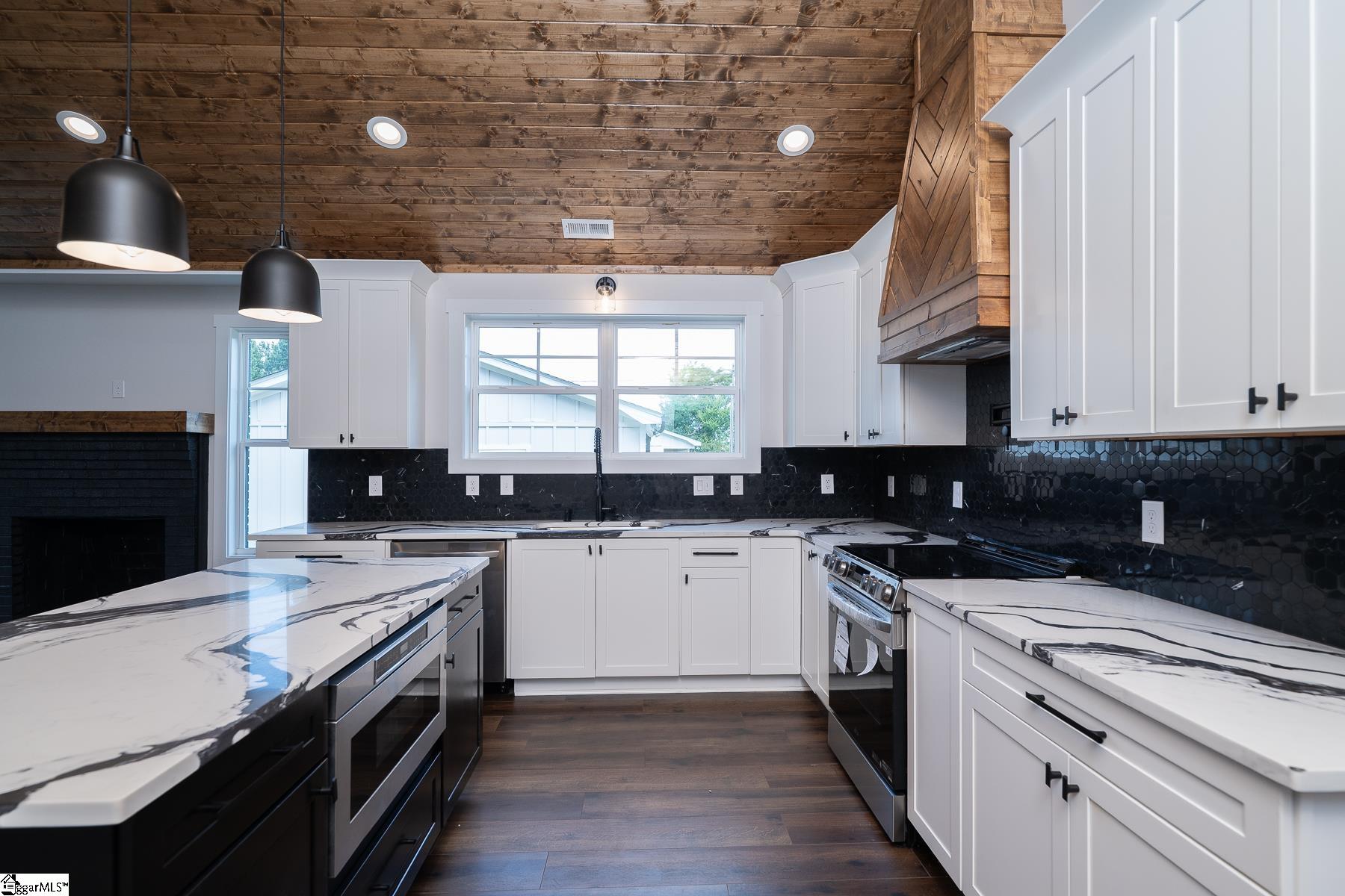 15 Evelyn Avenue Greenville, SC 29607