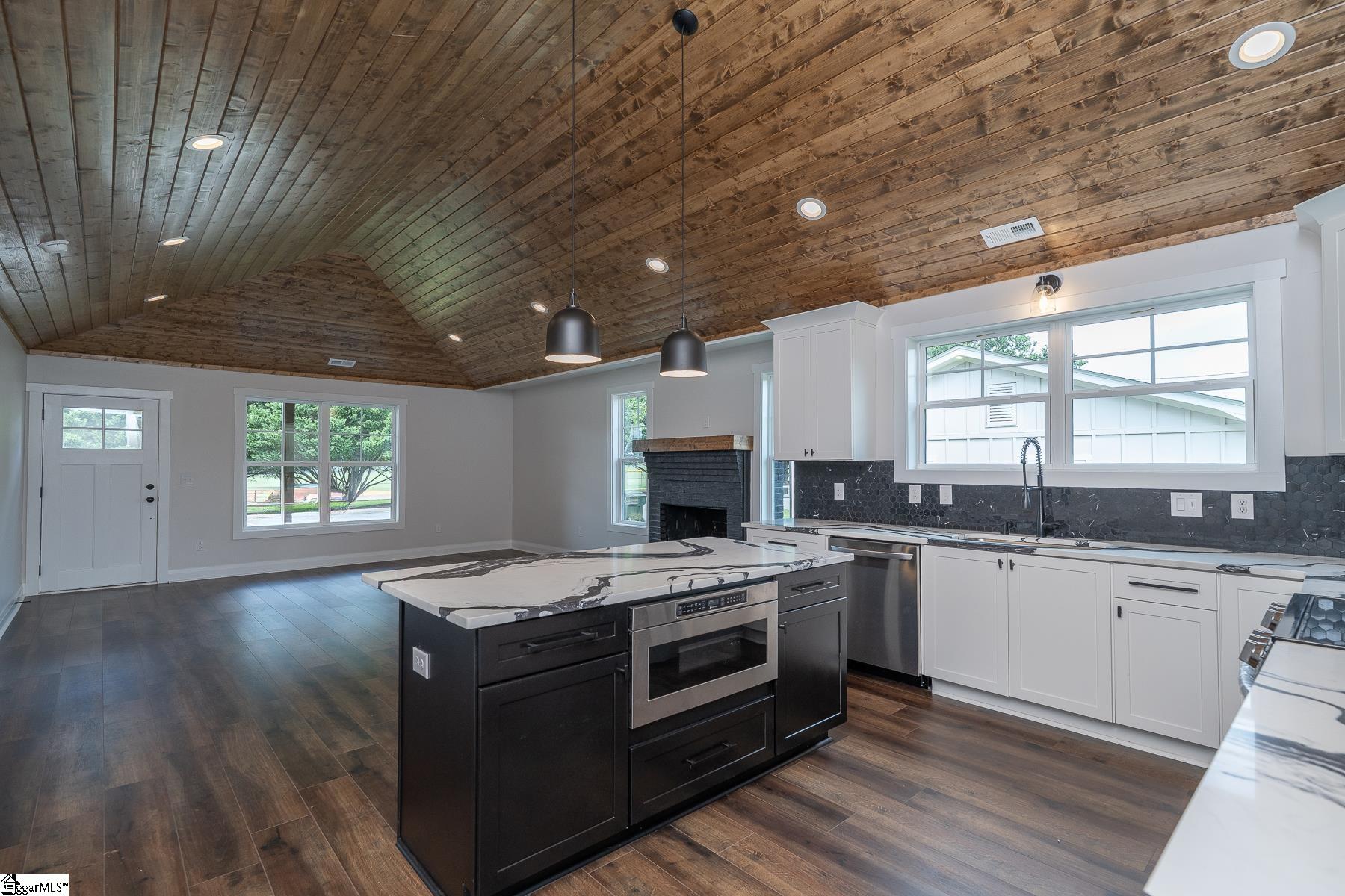 15 Evelyn Avenue Greenville, SC 29607