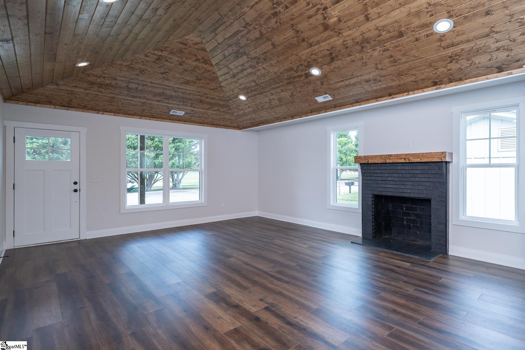 15 Evelyn Avenue Greenville, SC 29607
