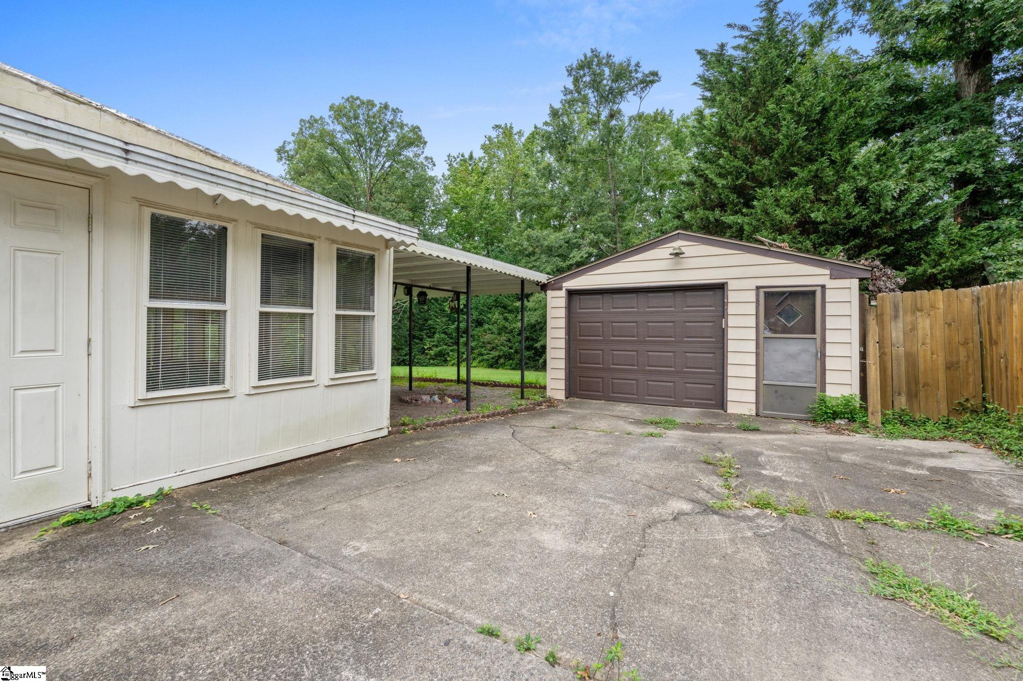 314 Heathwood Drive Taylors, SC 29687