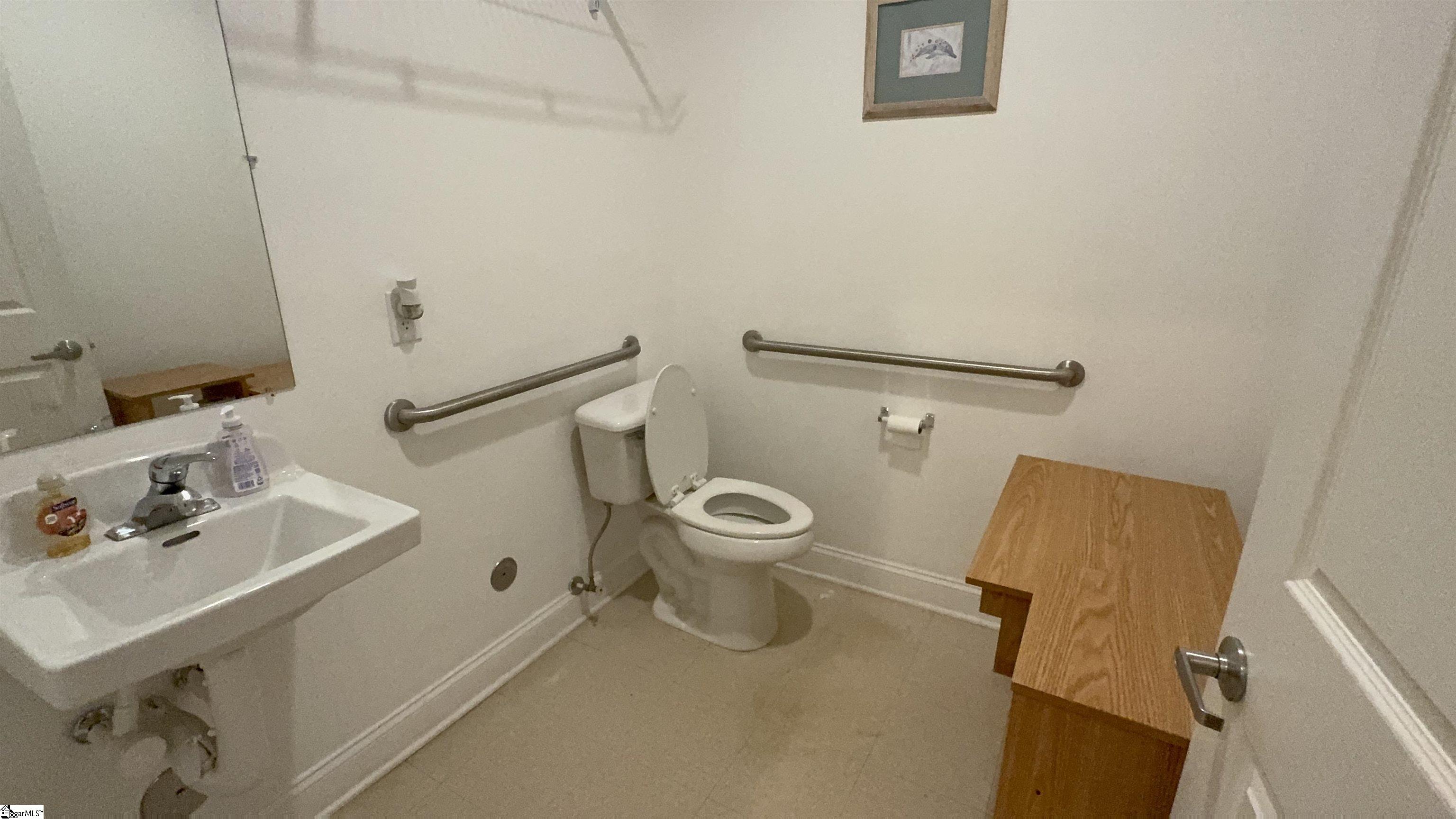 300 John Street UNIT Entire 1st Floor Greer, SC 29651