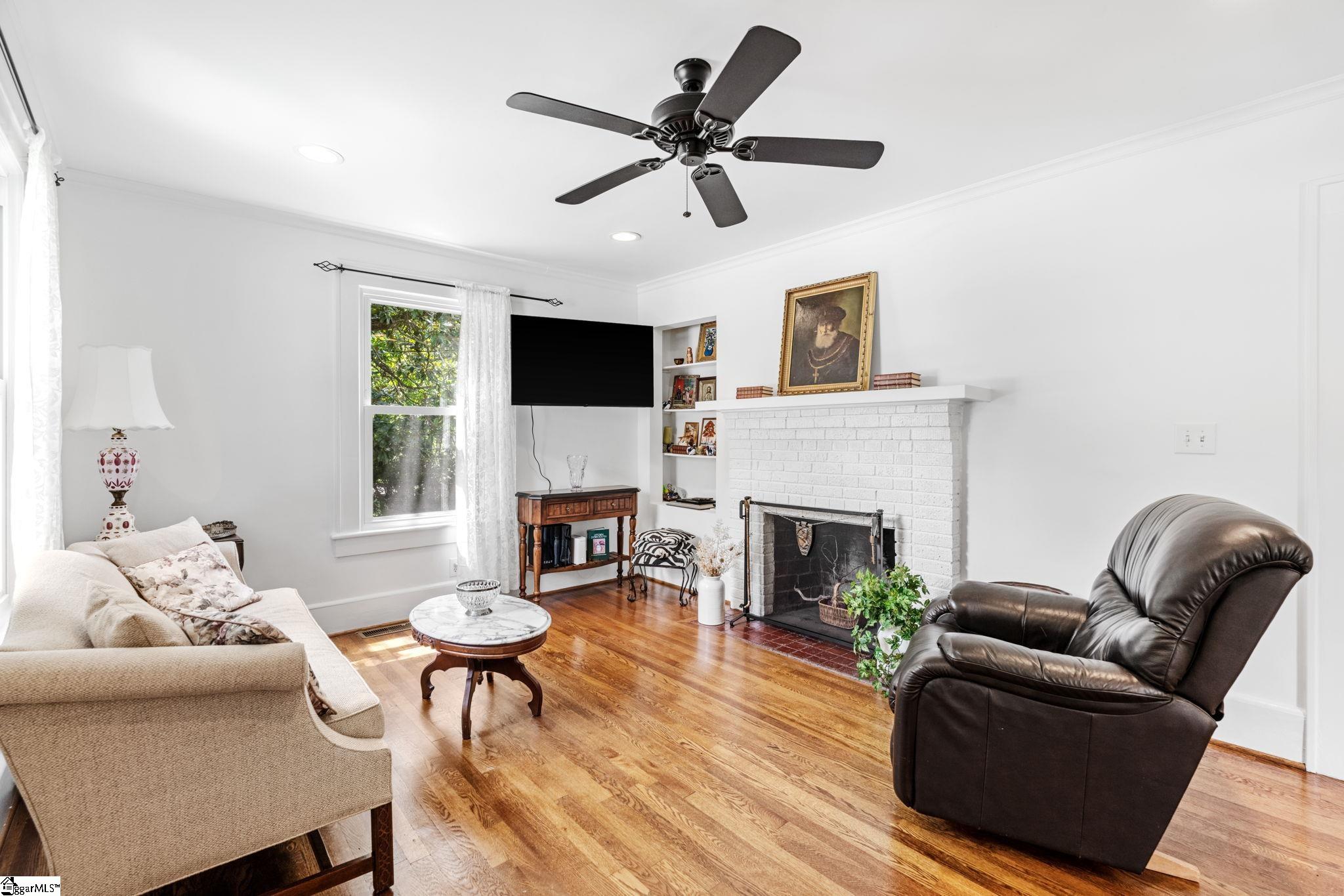 318 E Hillcrest Drive Greenville, SC 29609