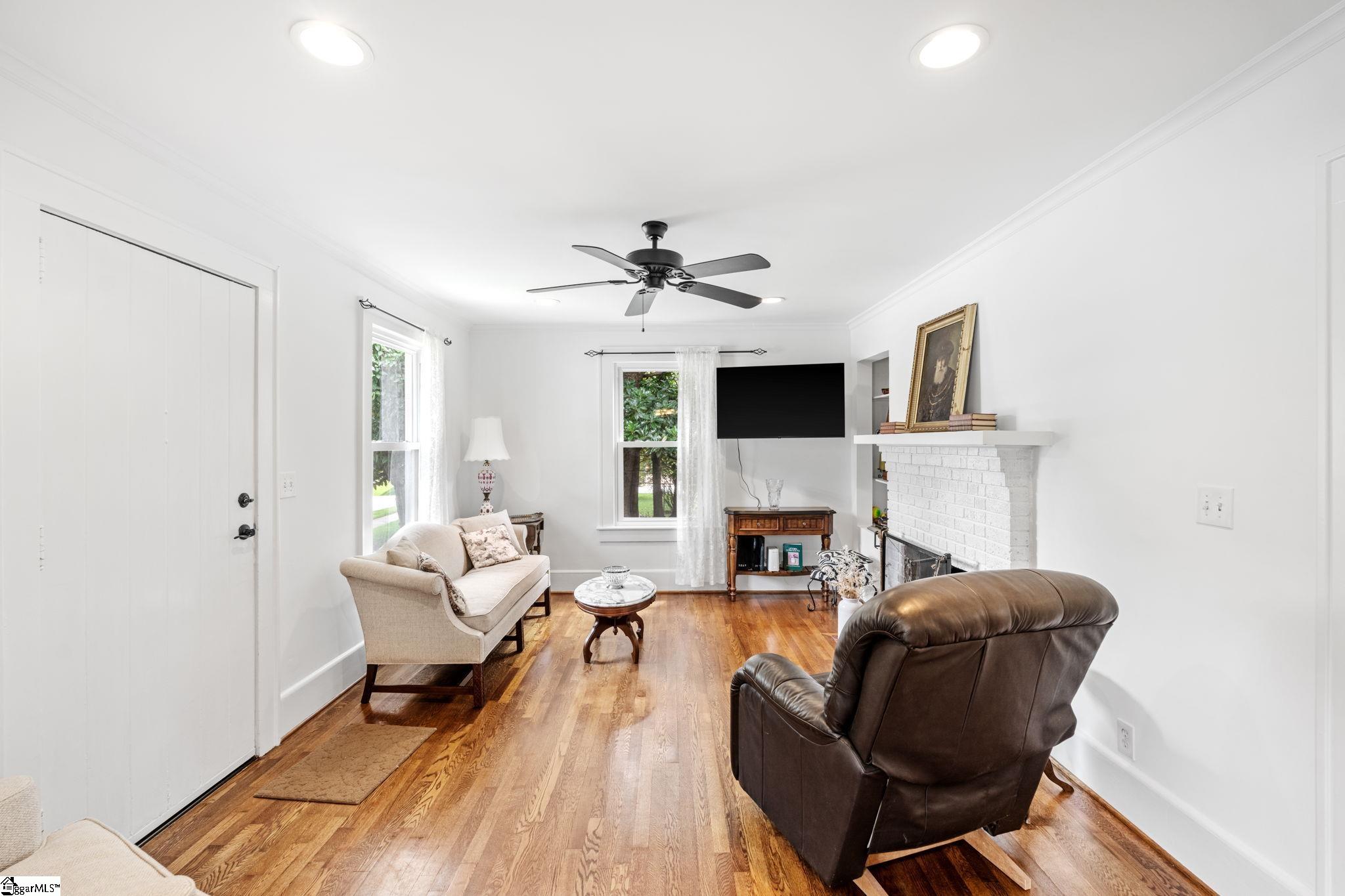 318 E Hillcrest Drive Greenville, SC 29609
