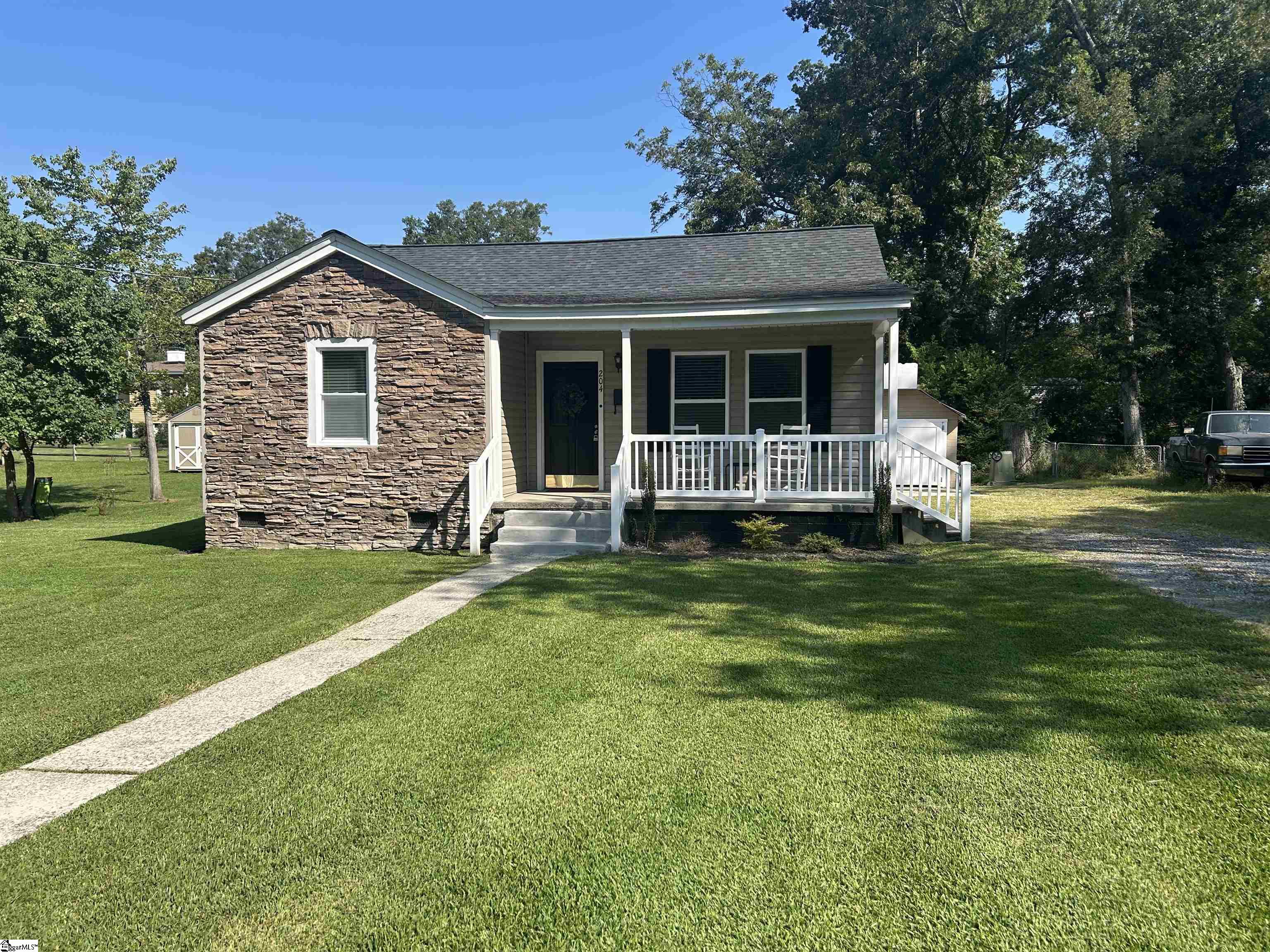 204 Elm Street Clinton, SC 29325