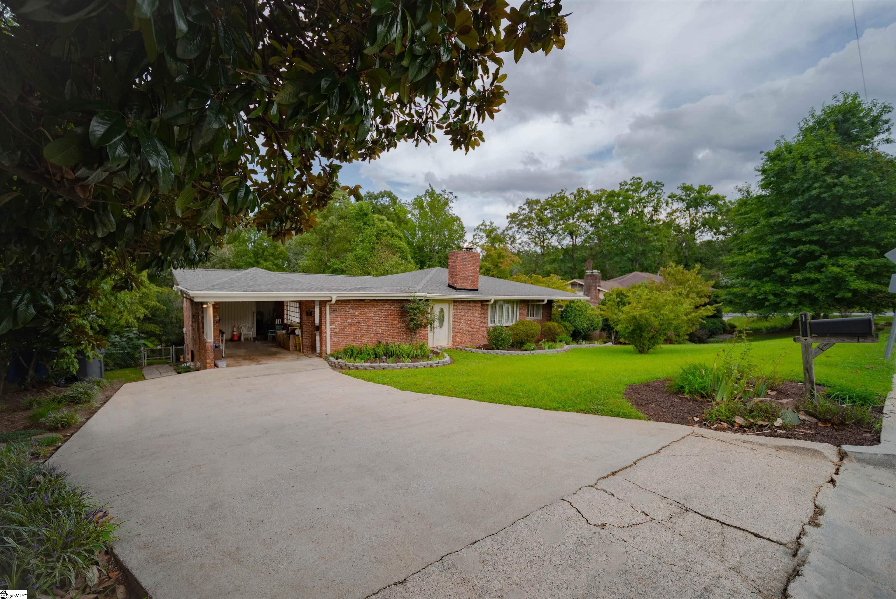 111 N Lanford Road Spartanburg, SC 29301