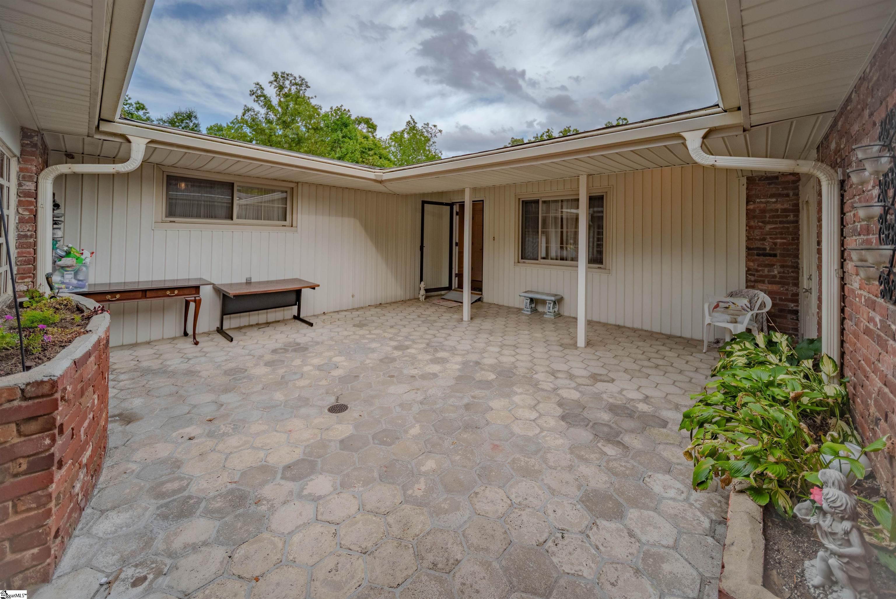 111 N Lanford Road Spartanburg, SC 29301