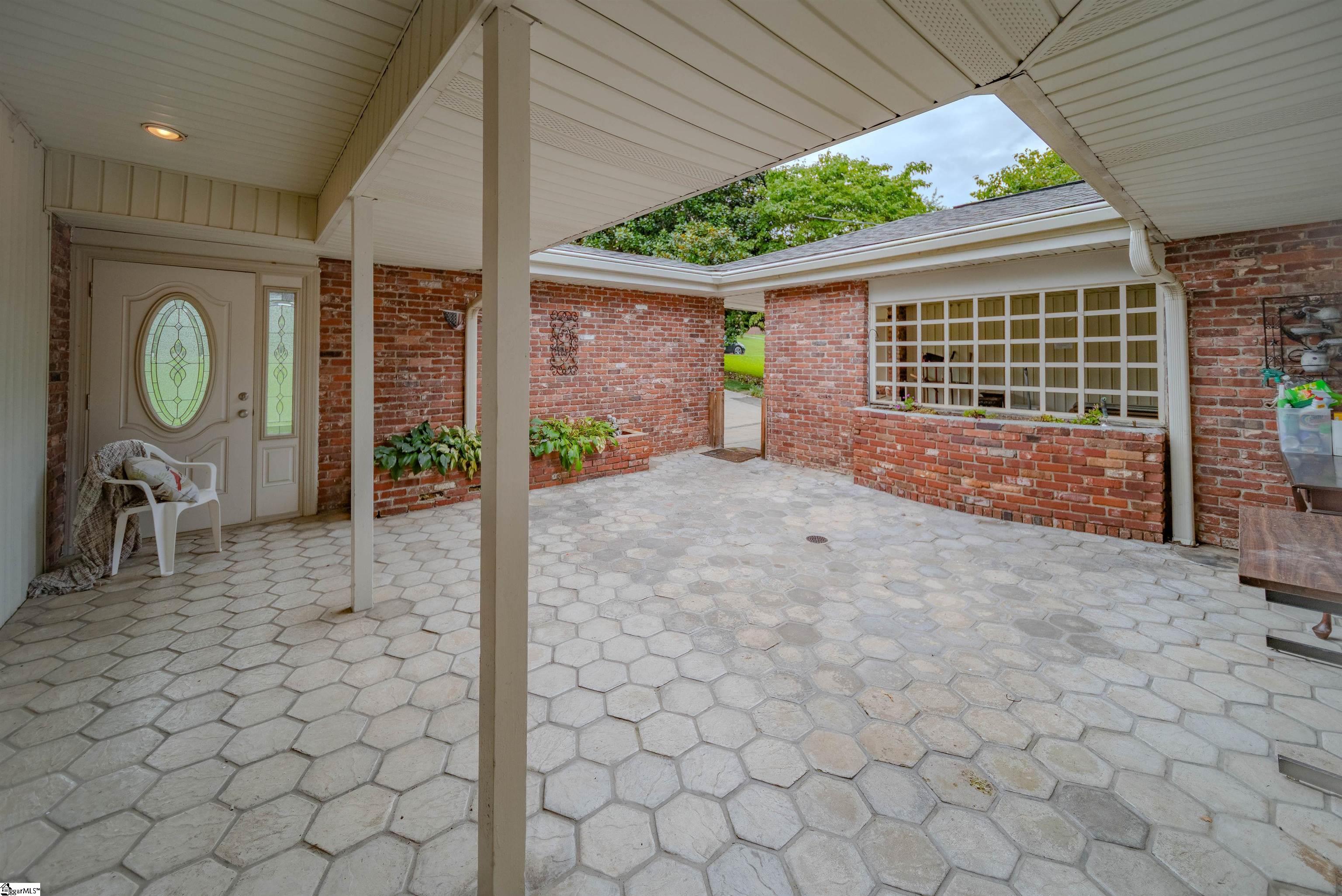 111 N Lanford Road Spartanburg, SC 29301