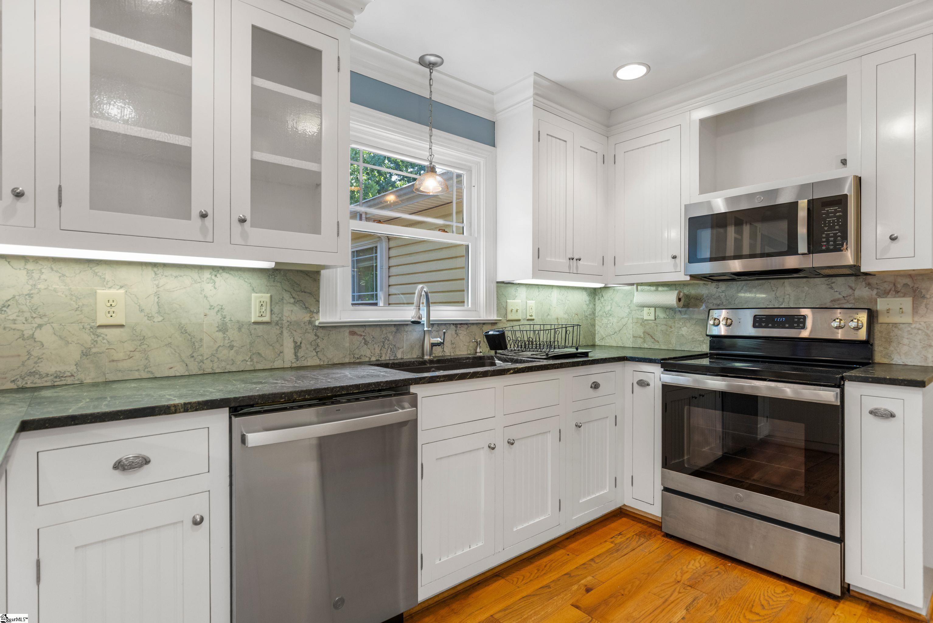 112 N Rockview Drive Greenville, SC 29609
