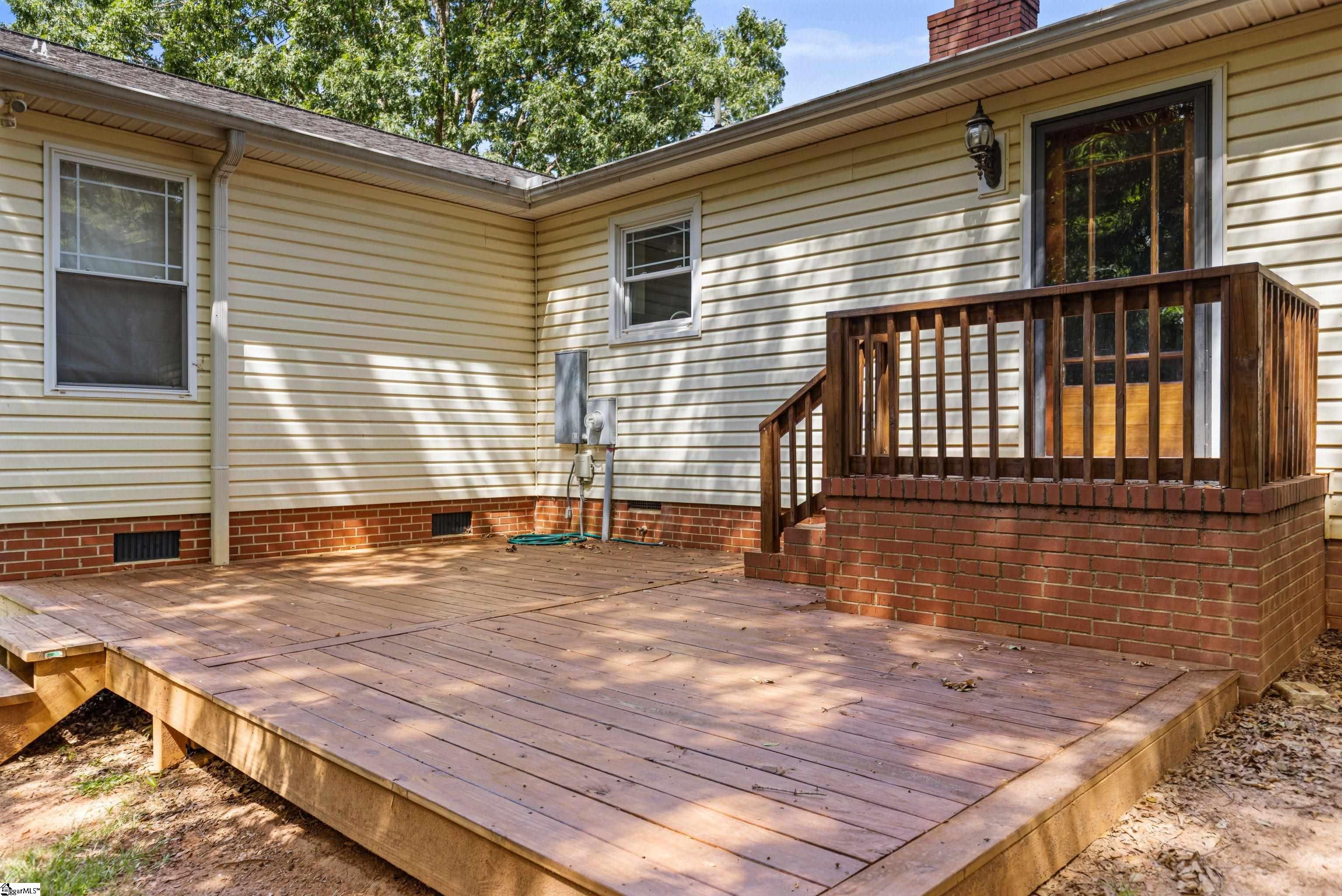 112 N Rockview Drive Greenville, SC 29609