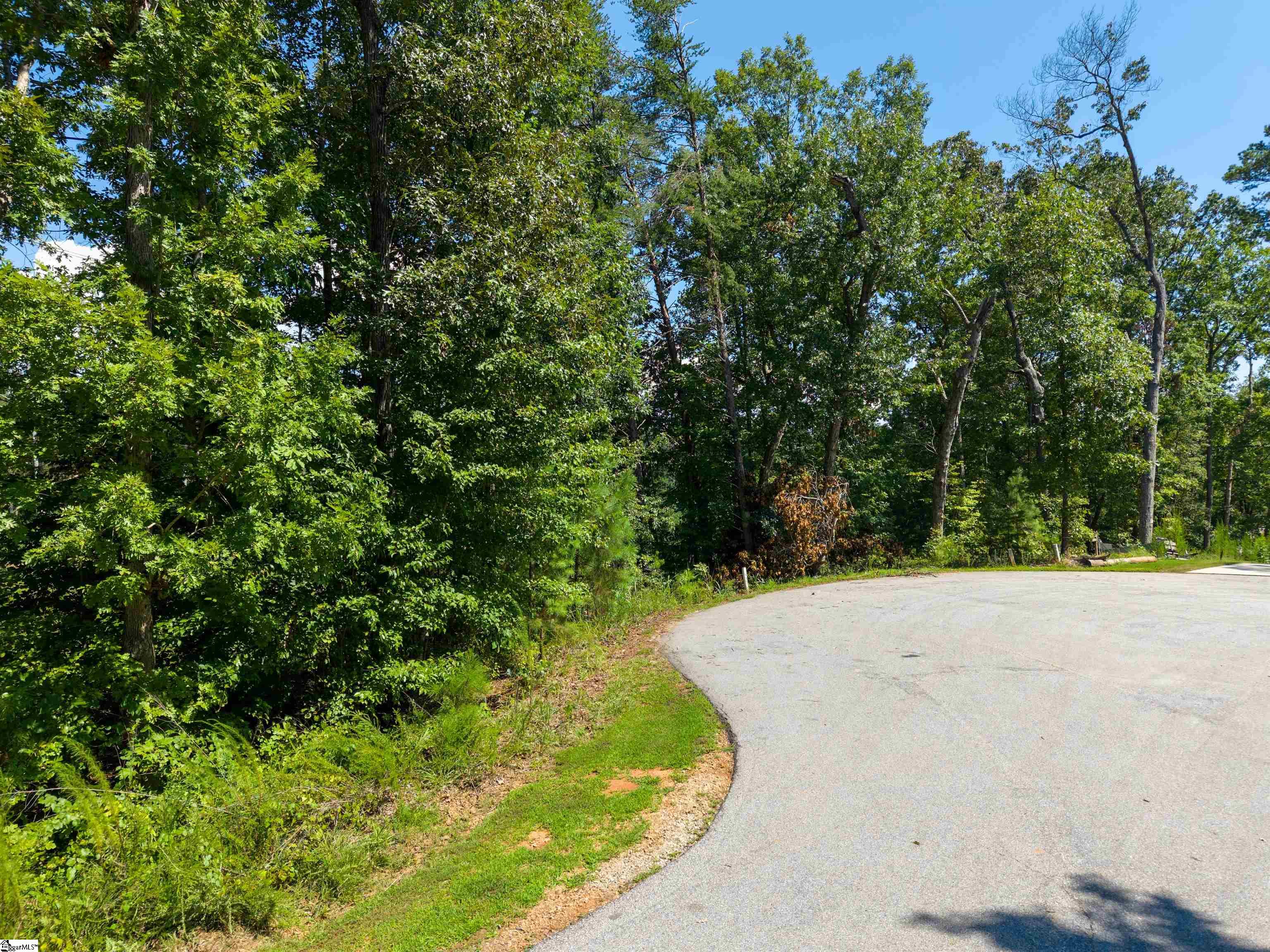 61 Hardwood Pointe Drive West Union, SC 29696