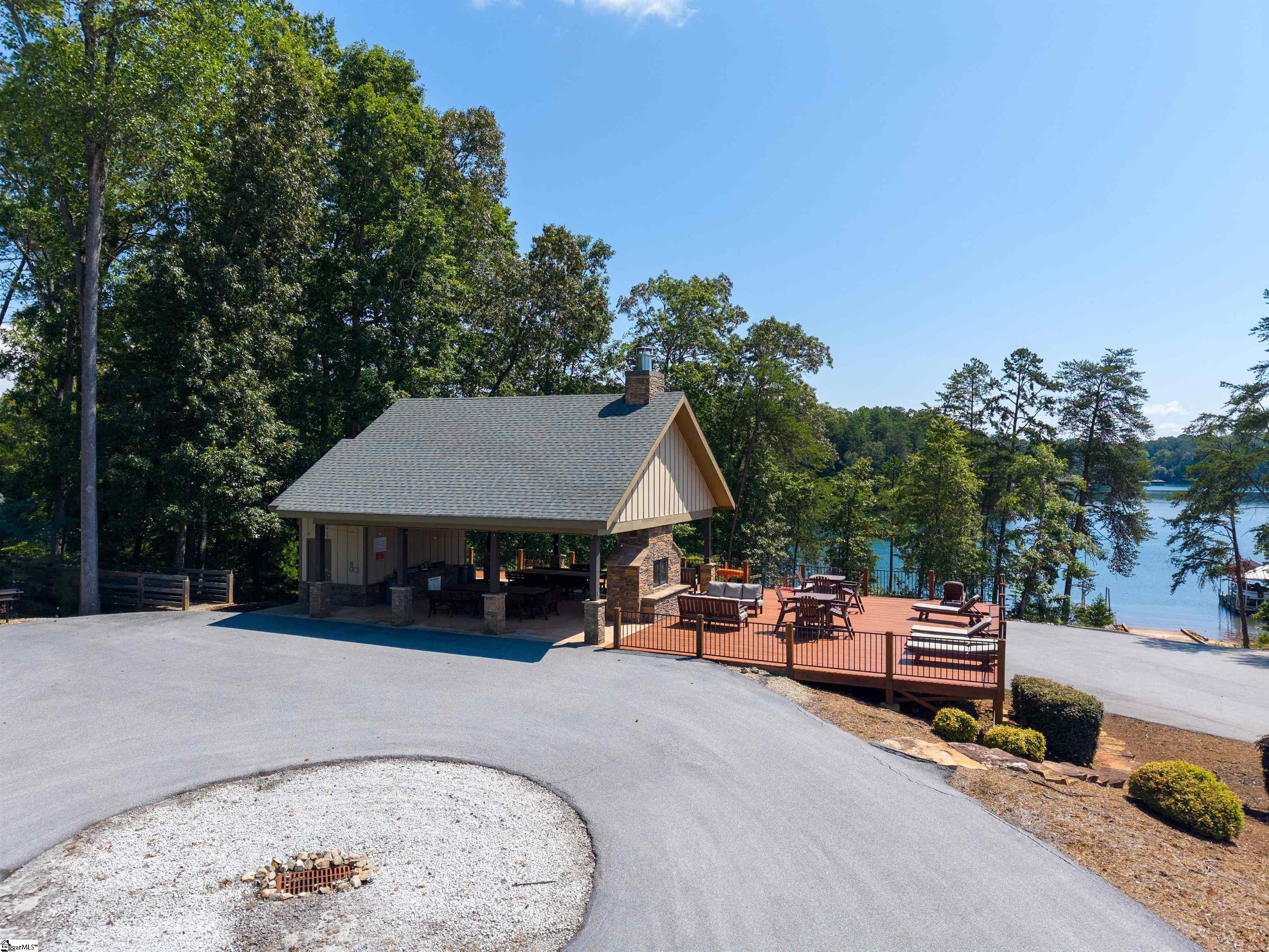 61 Hardwood Pointe Drive West Union, SC 29696