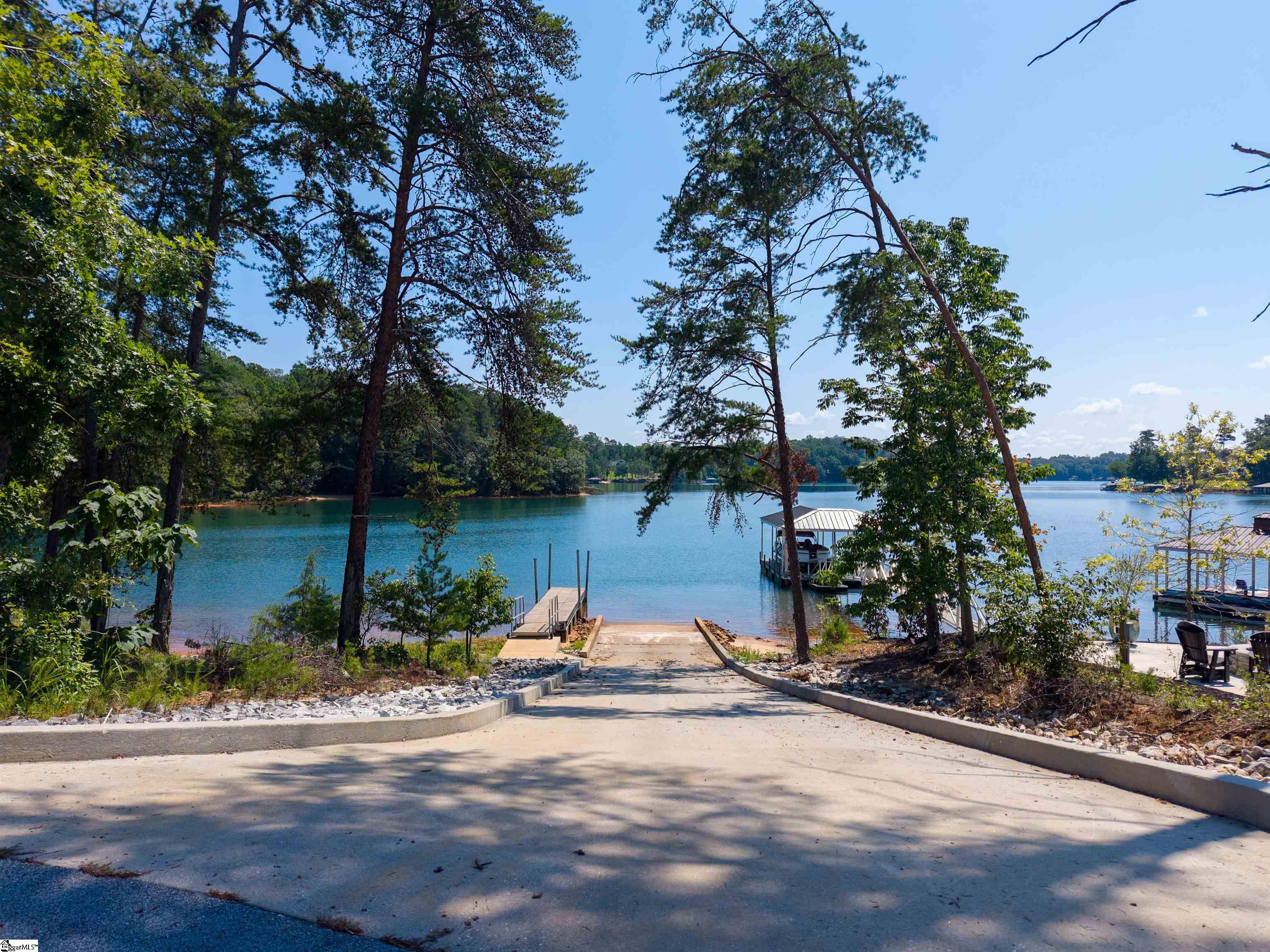 61 Hardwood Pointe Drive West Union, SC 29696