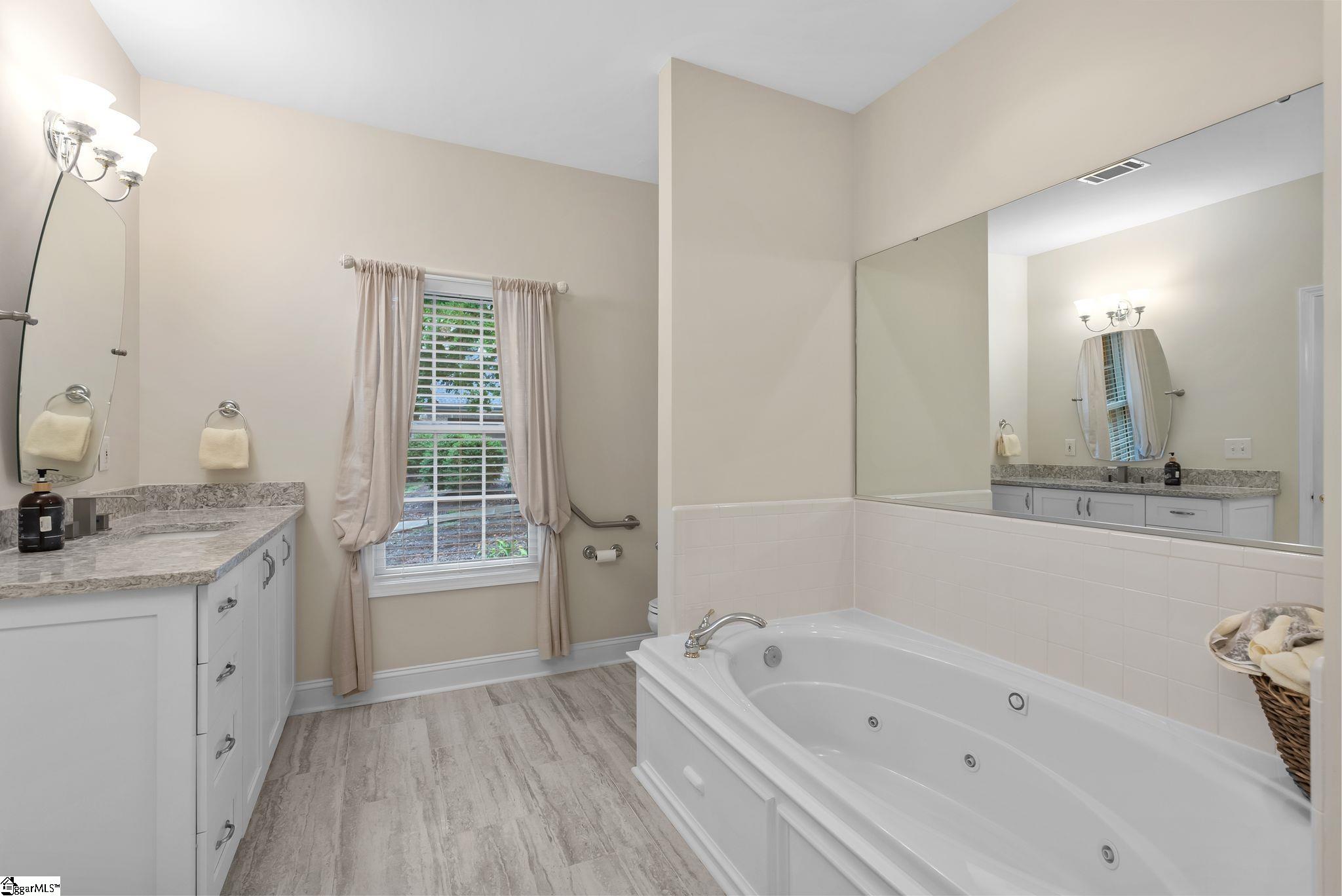 129 E Waterford Drive Seneca, SC 29672