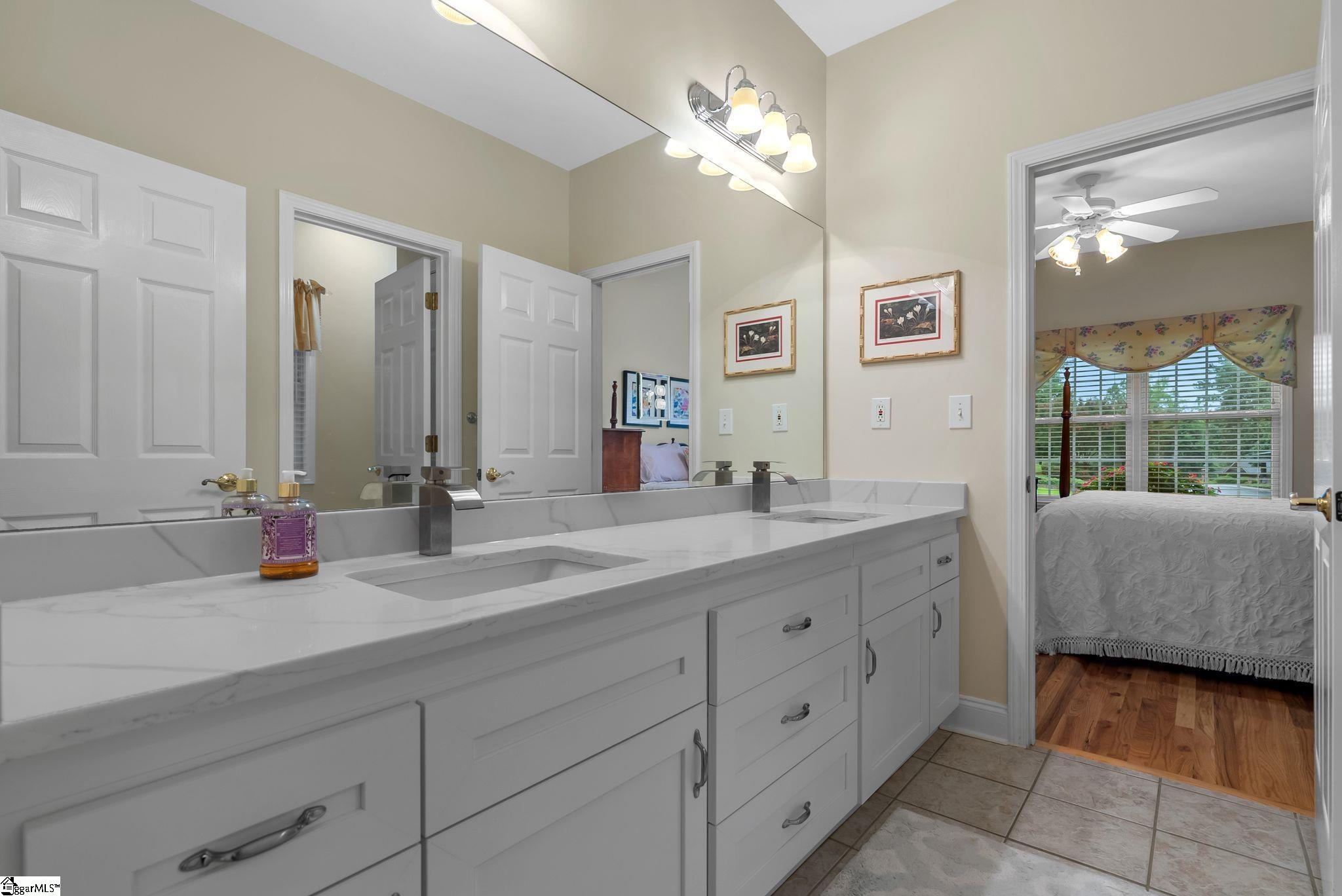 129 E Waterford Drive Seneca, SC 29672