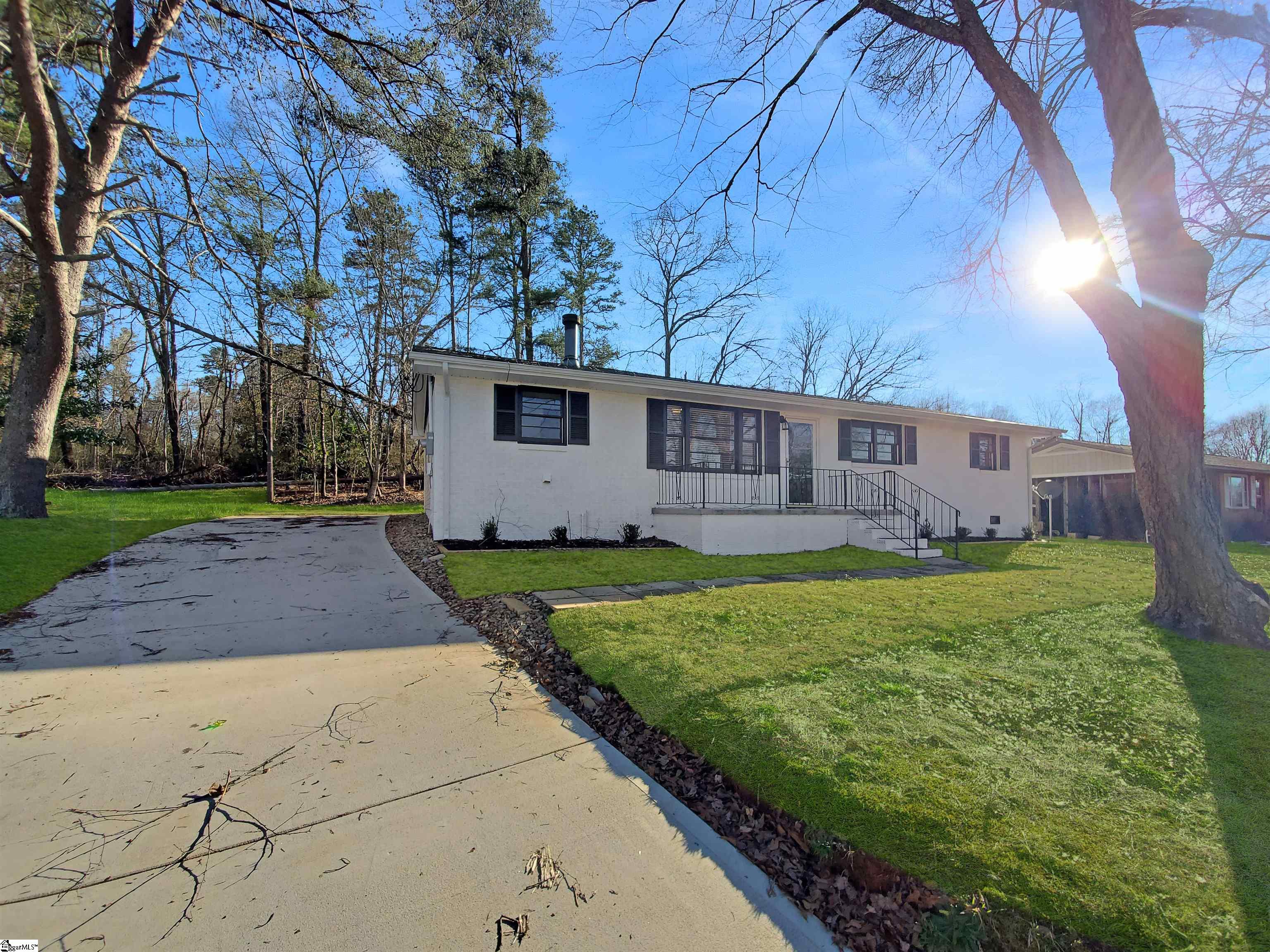 27 Shamrock Circle Greenville, SC 29611
