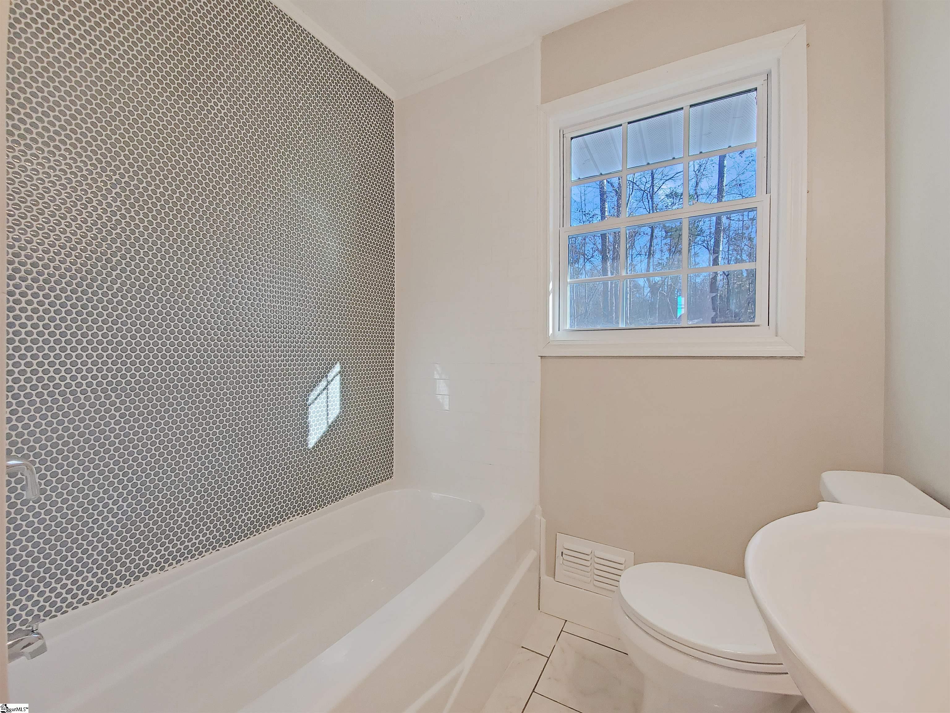 27 Shamrock Circle Greenville, SC 29611