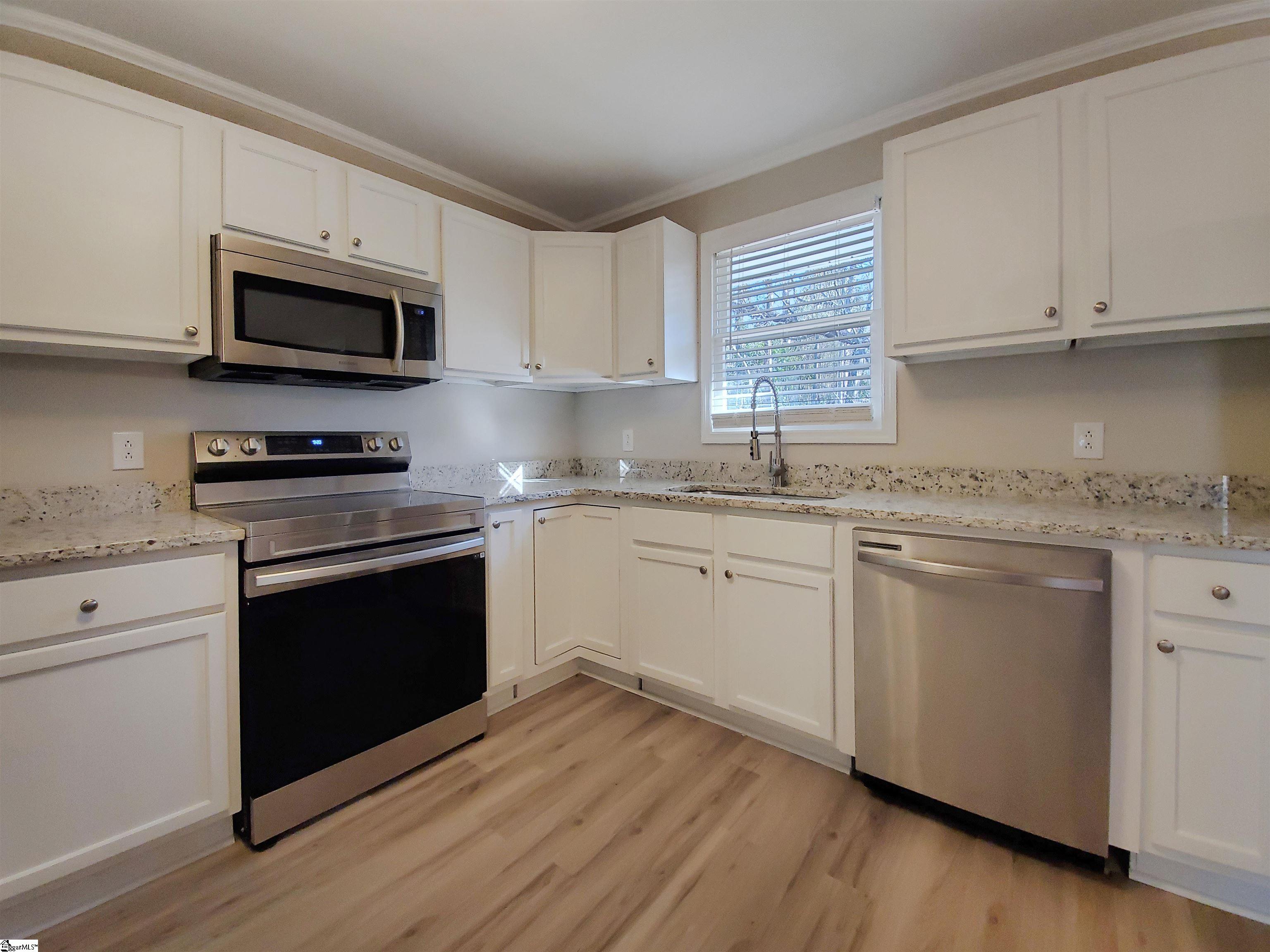 27 Shamrock Circle Greenville, SC 29611