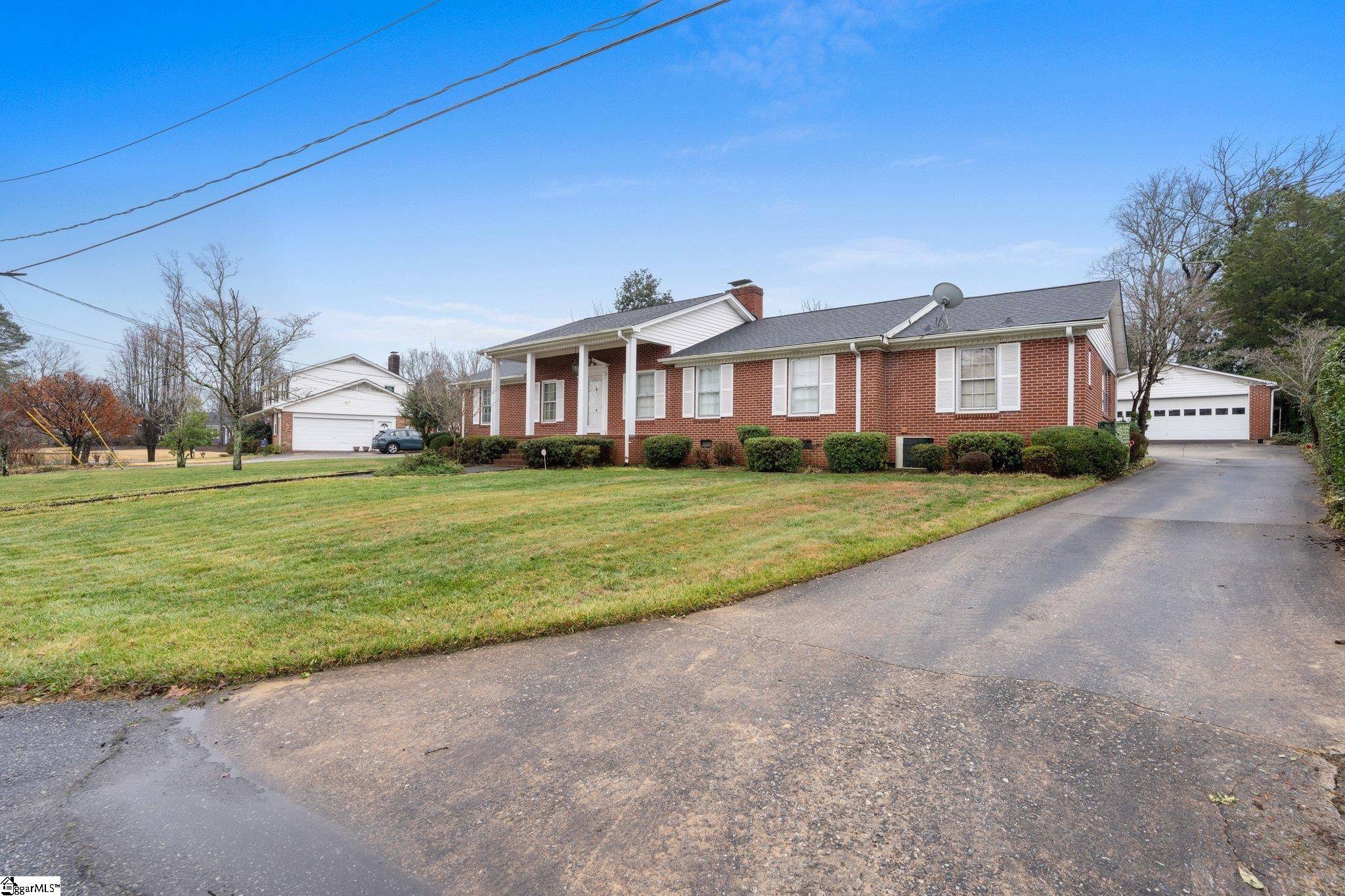 2 Woodfern Circle Greenville, SC 29615