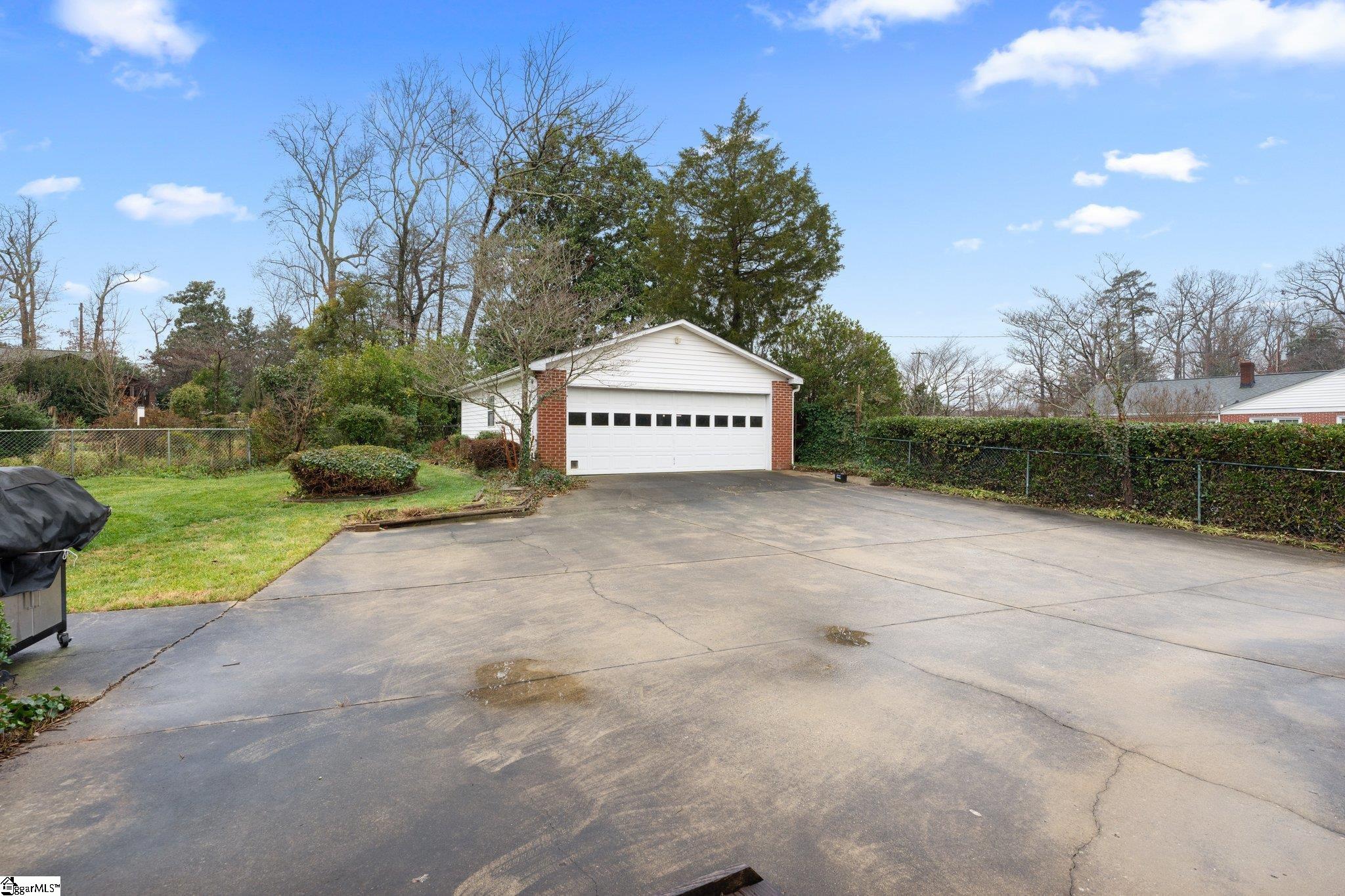 2 Woodfern Circle Greenville, SC 29615