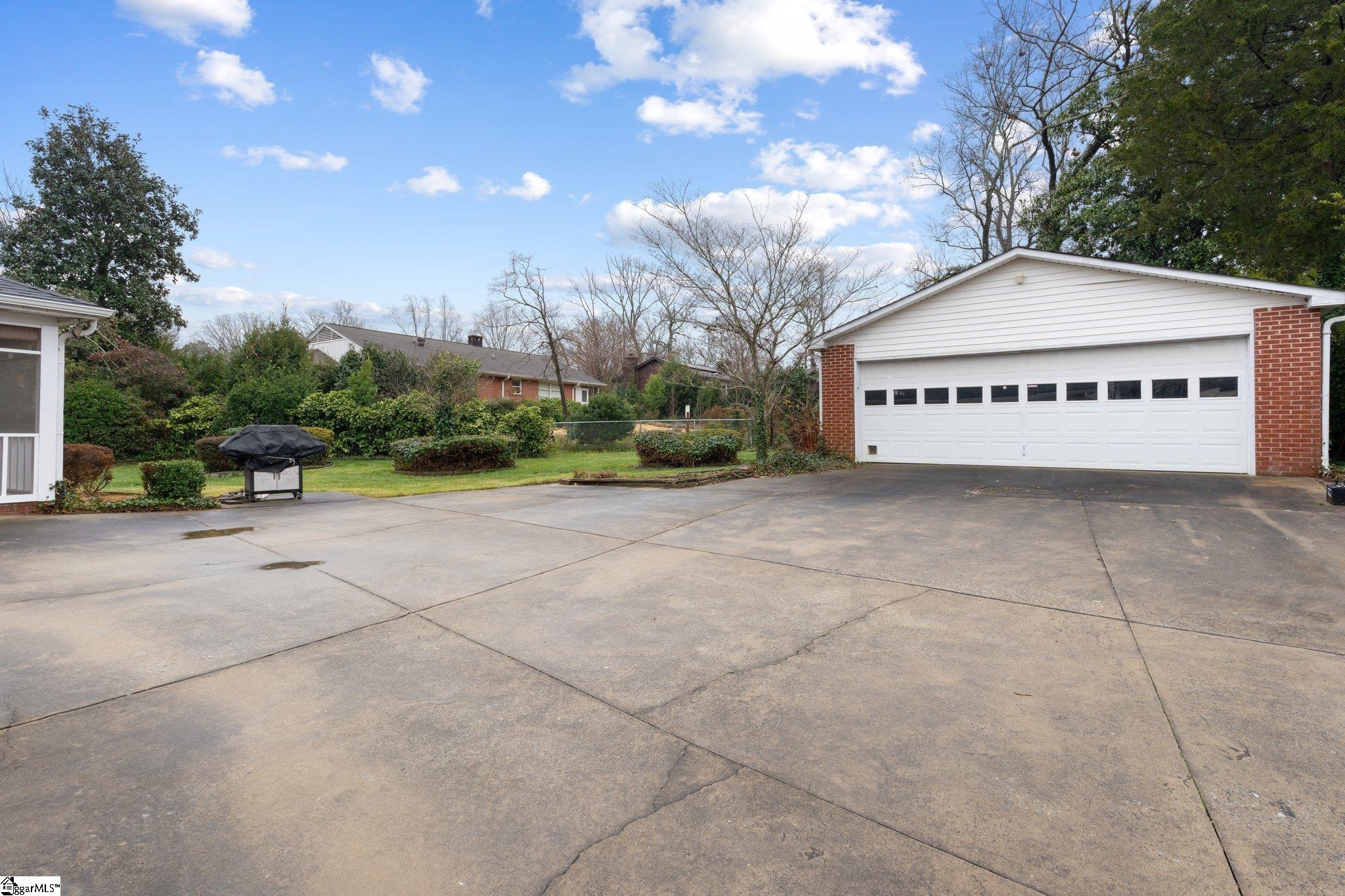 2 Woodfern Circle Greenville, SC 29615