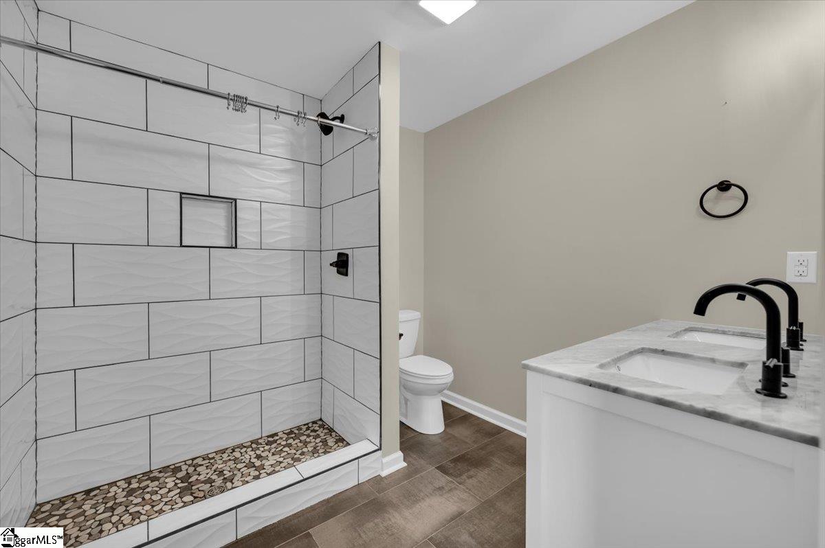 18 N Vance Street Greenville, SC 29611