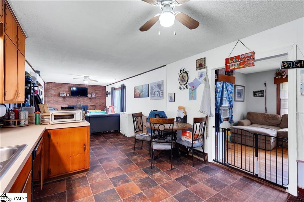 7703 Moorefield Memorial Highway Liberty, SC 29657