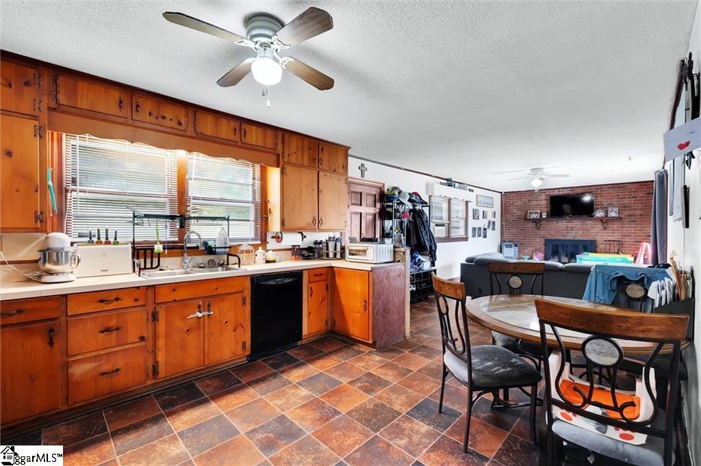 7703 Moorefield Memorial Highway Liberty, SC 29657