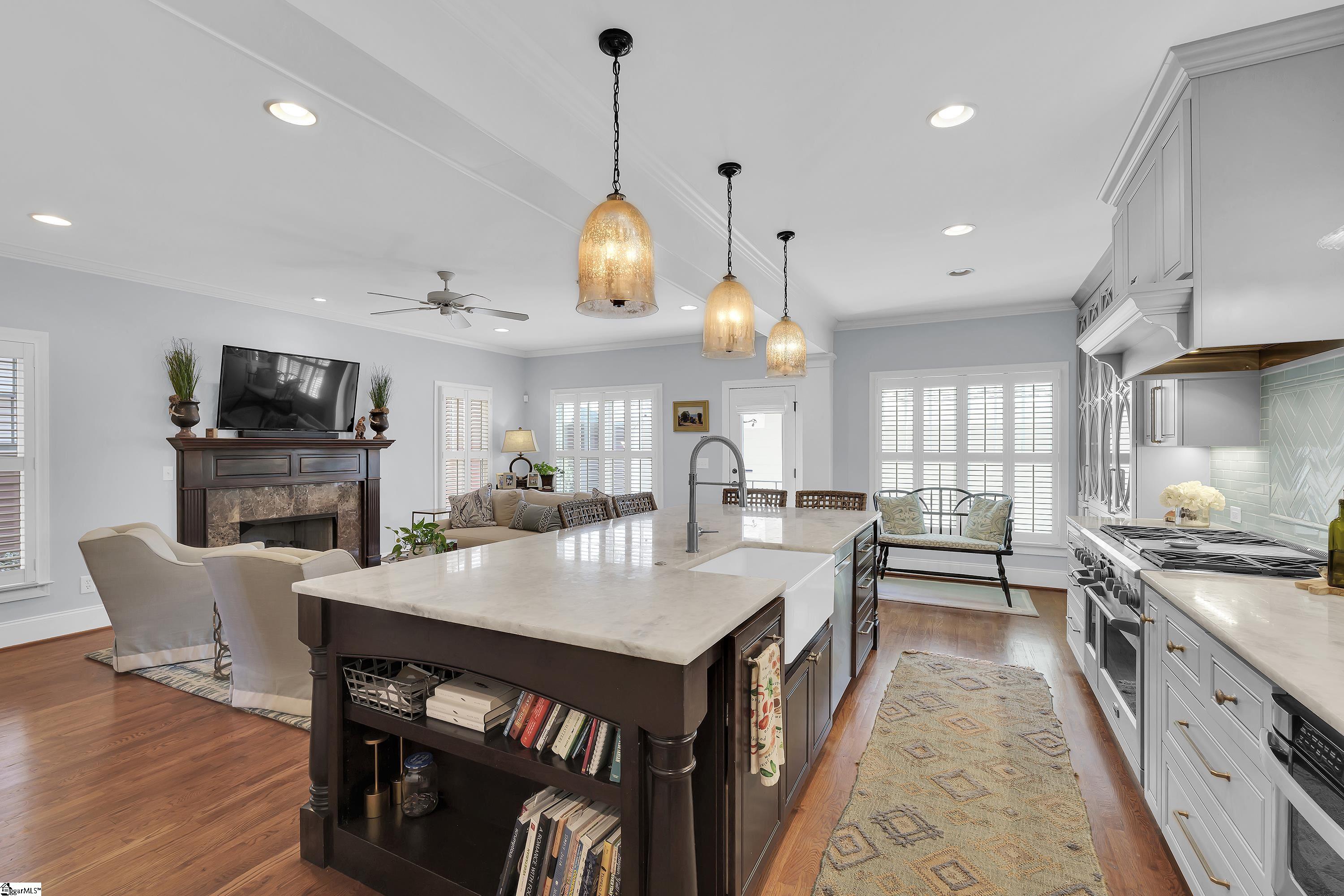 204 Hampton Avenue Greenville, SC 29601