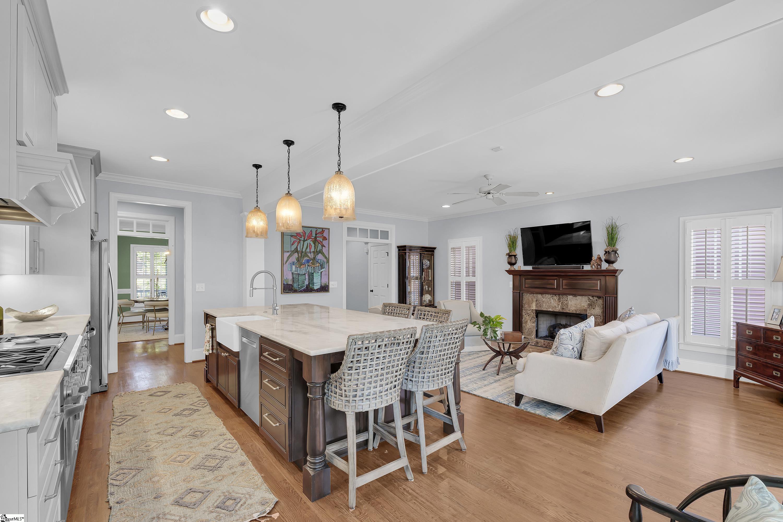 204 Hampton Avenue Greenville, SC 29601