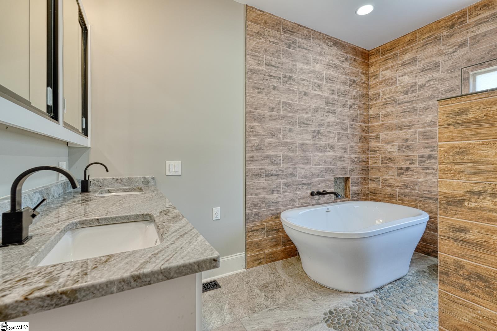 171 Fernbrook Circle Pacolet, SC 29372
