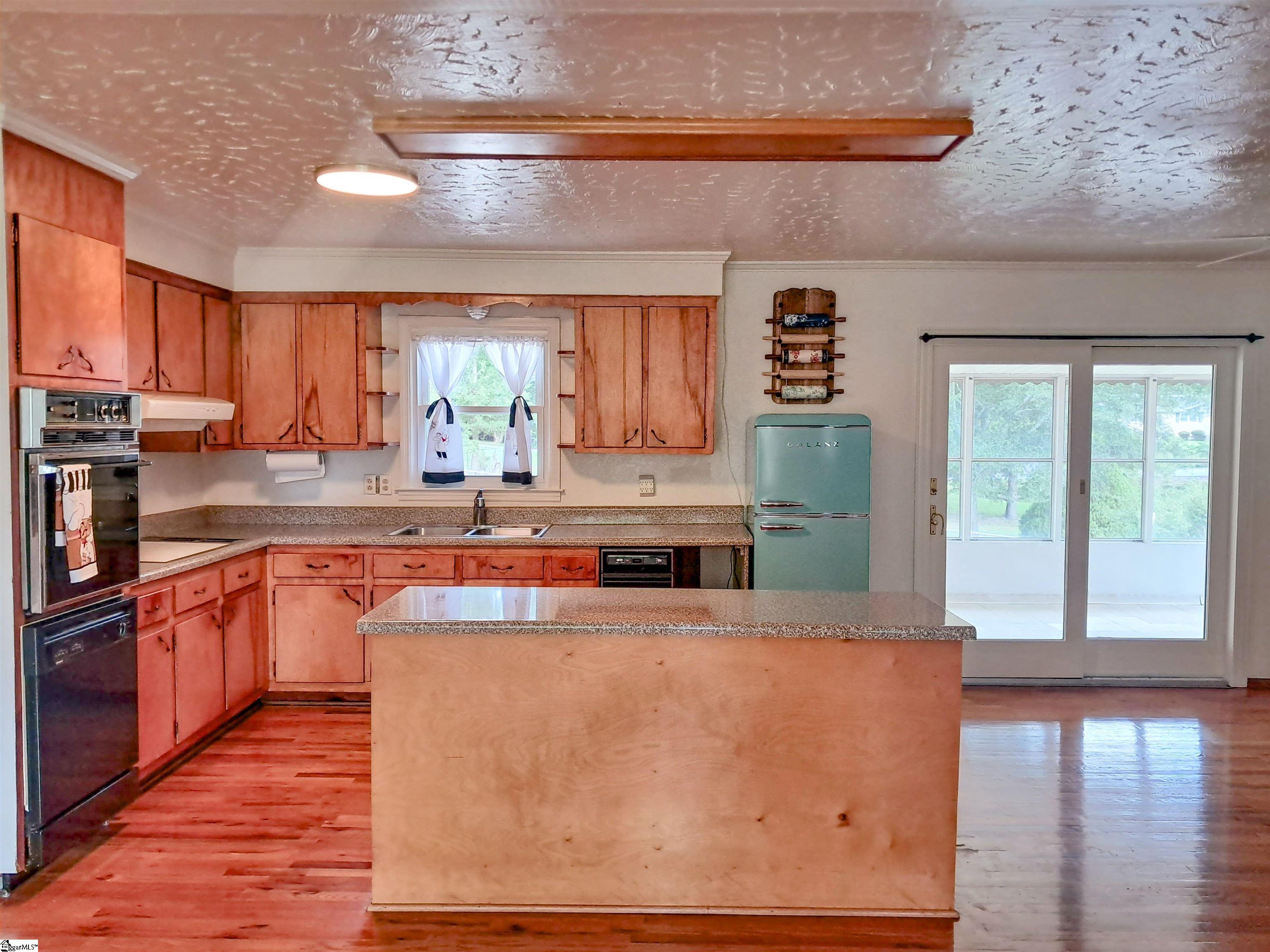 121 Parkdale Drive Greenville, SC 29611