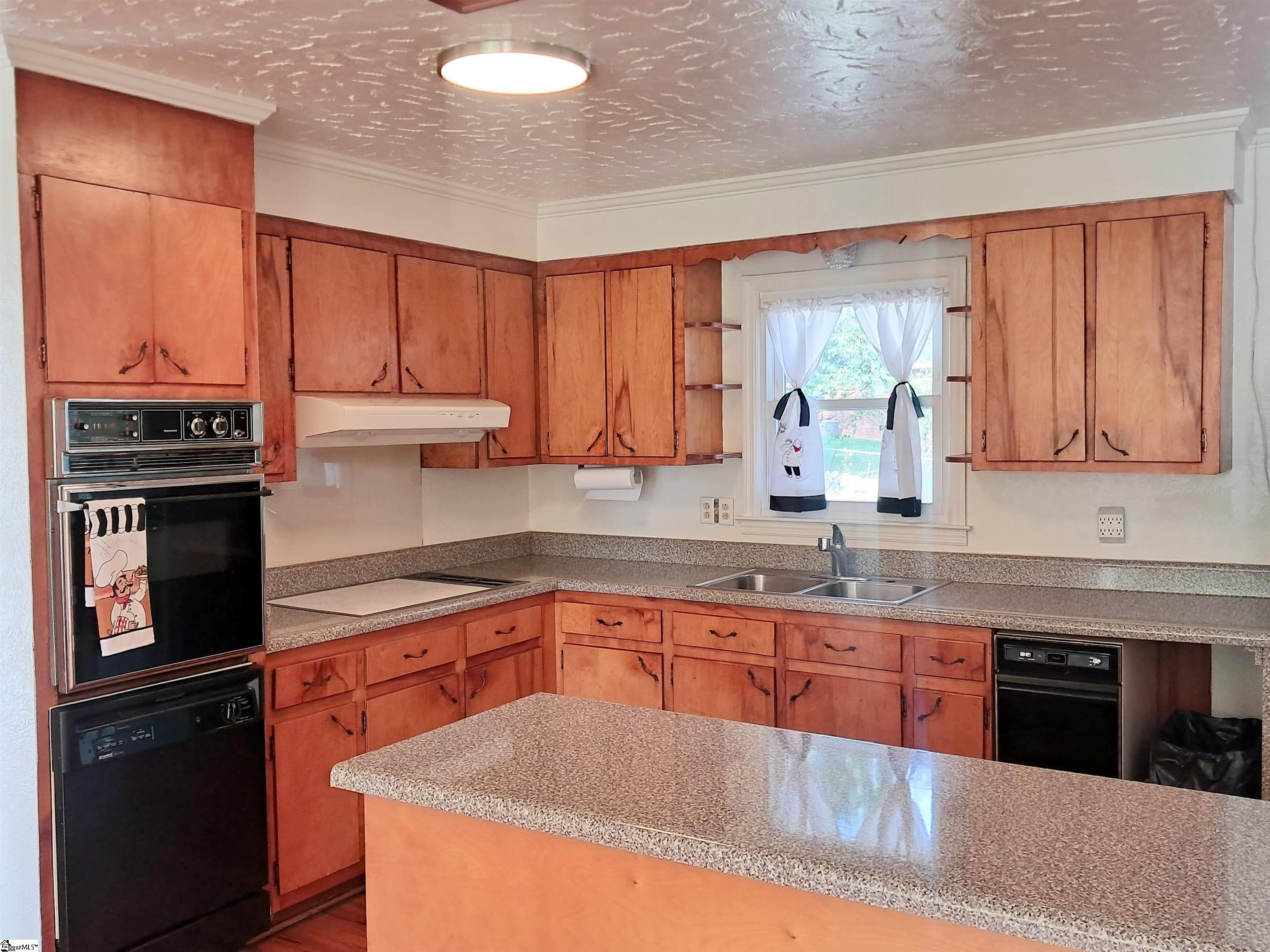 121 Parkdale Drive Greenville, SC 29611