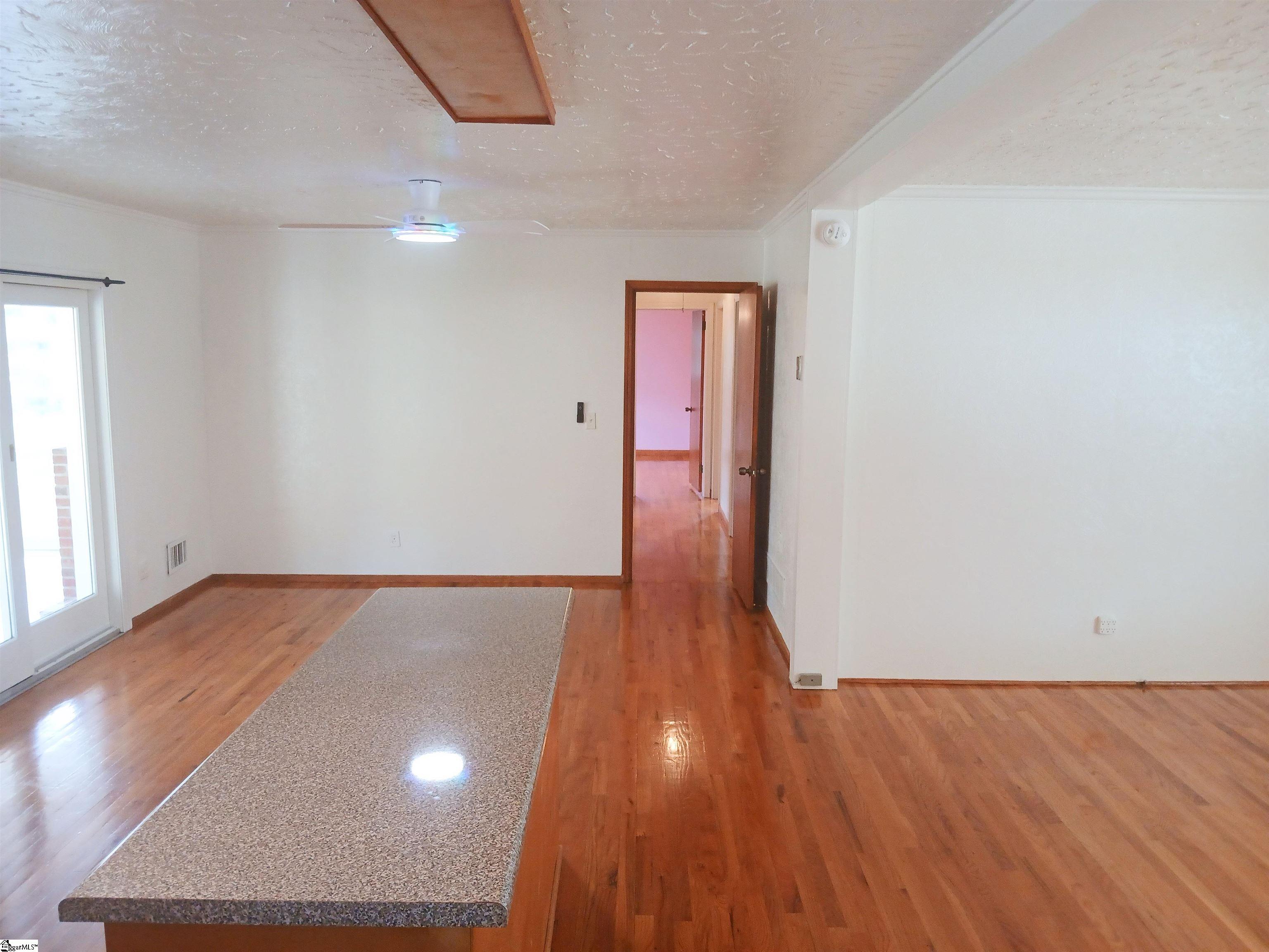 121 Parkdale Drive Greenville, SC 29611