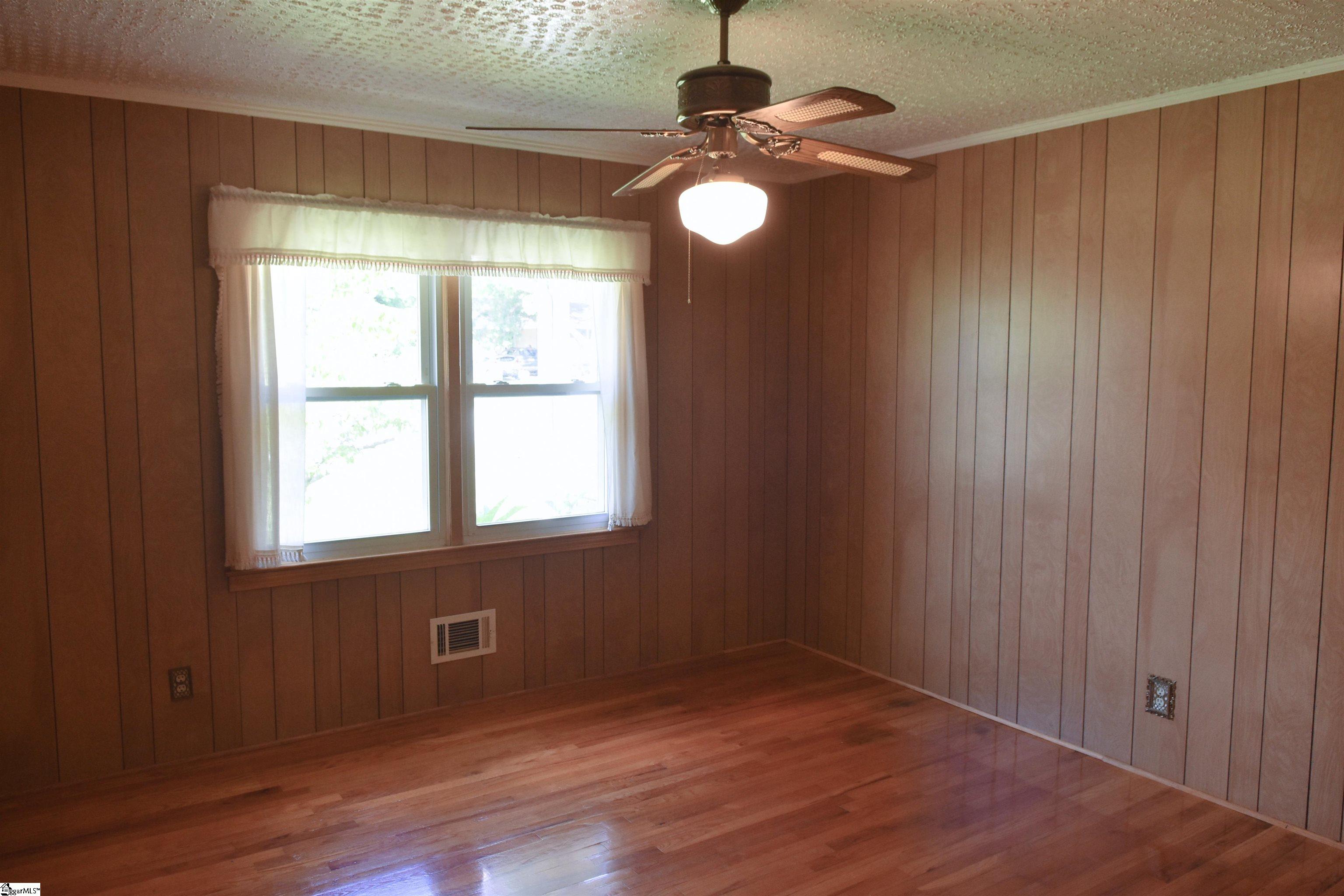 121 Parkdale Drive Greenville, SC 29611