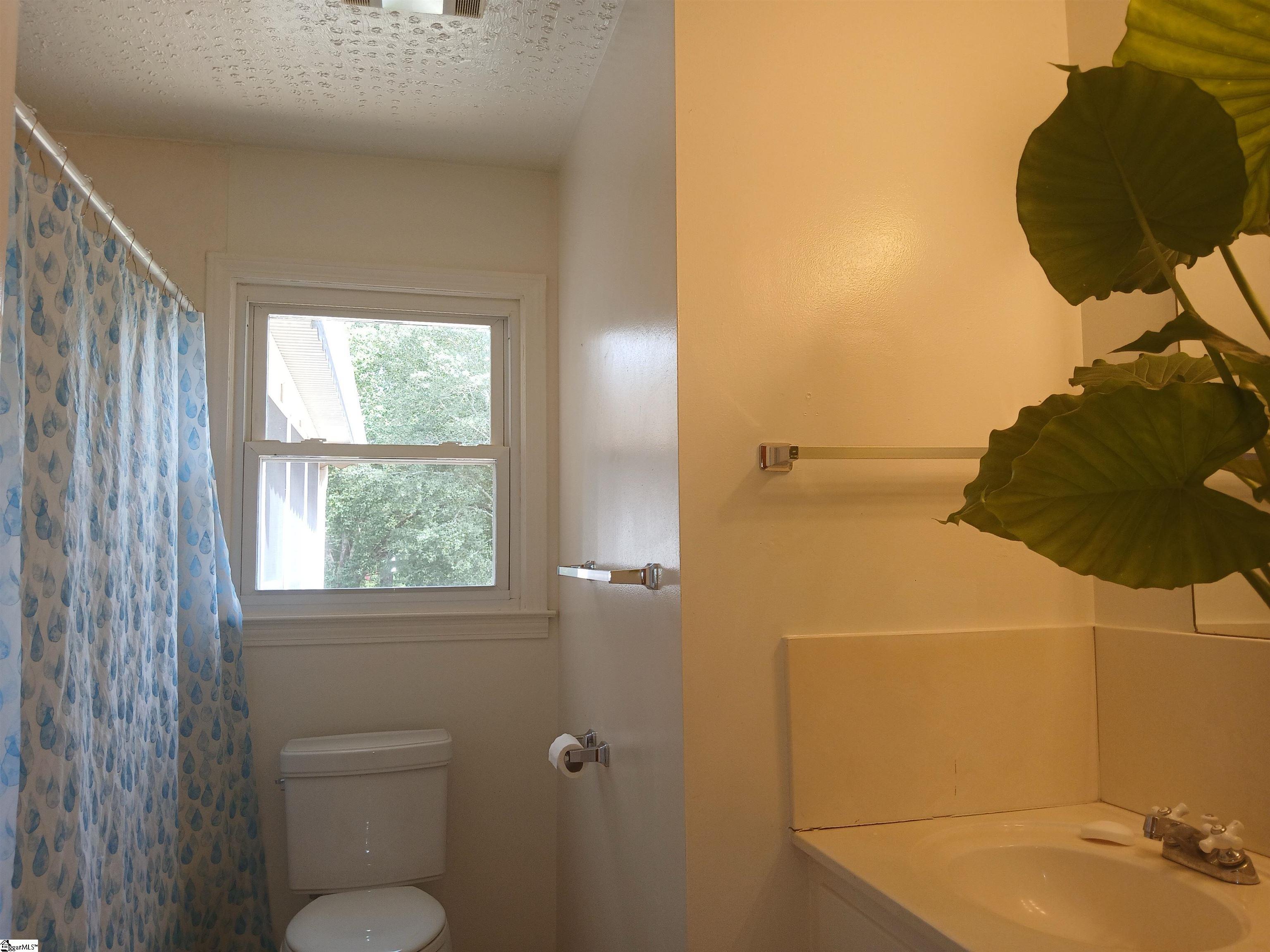 121 Parkdale Drive Greenville, SC 29611