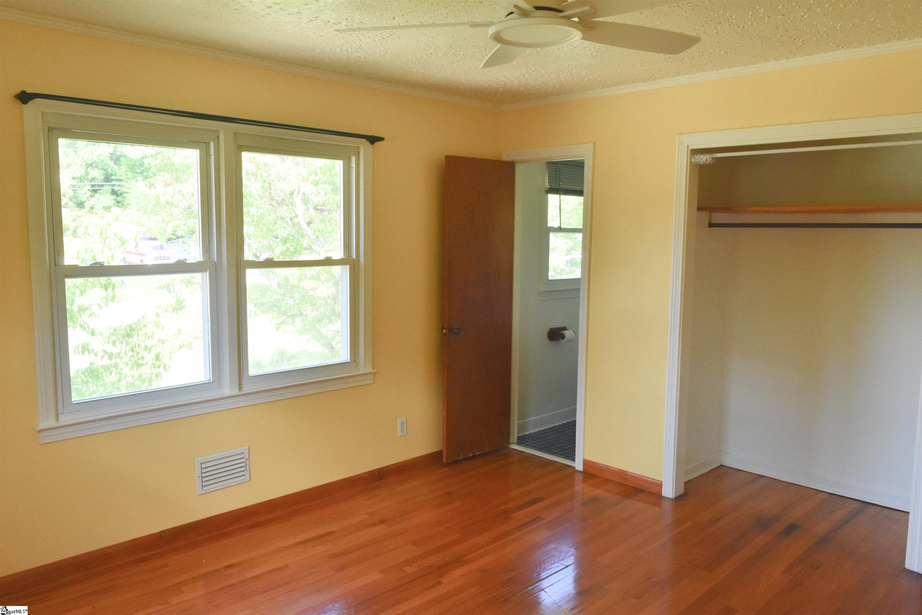 121 Parkdale Drive Greenville, SC 29611