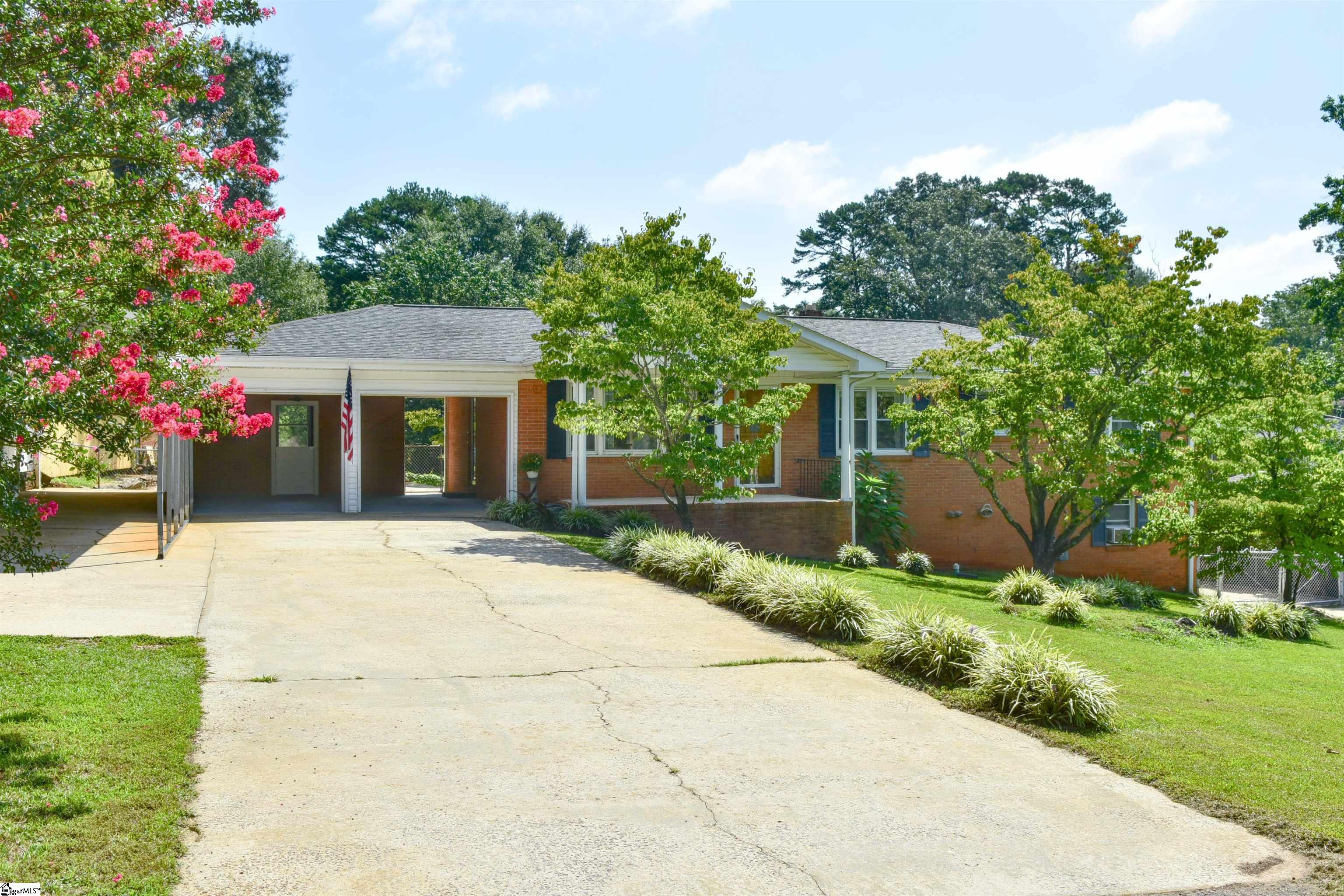 121 Parkdale Drive Greenville, SC 29611