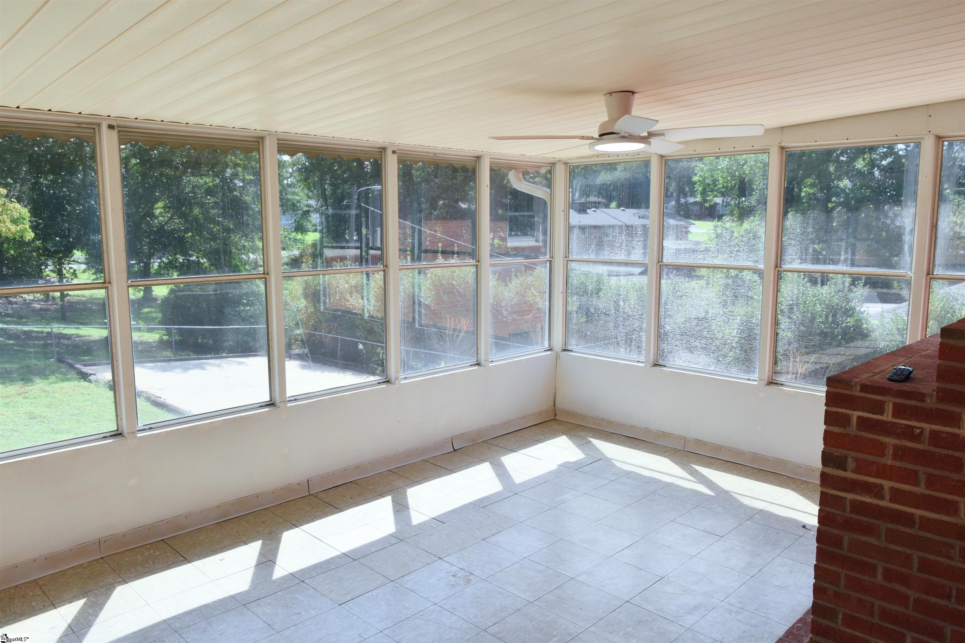 121 Parkdale Drive Greenville, SC 29611