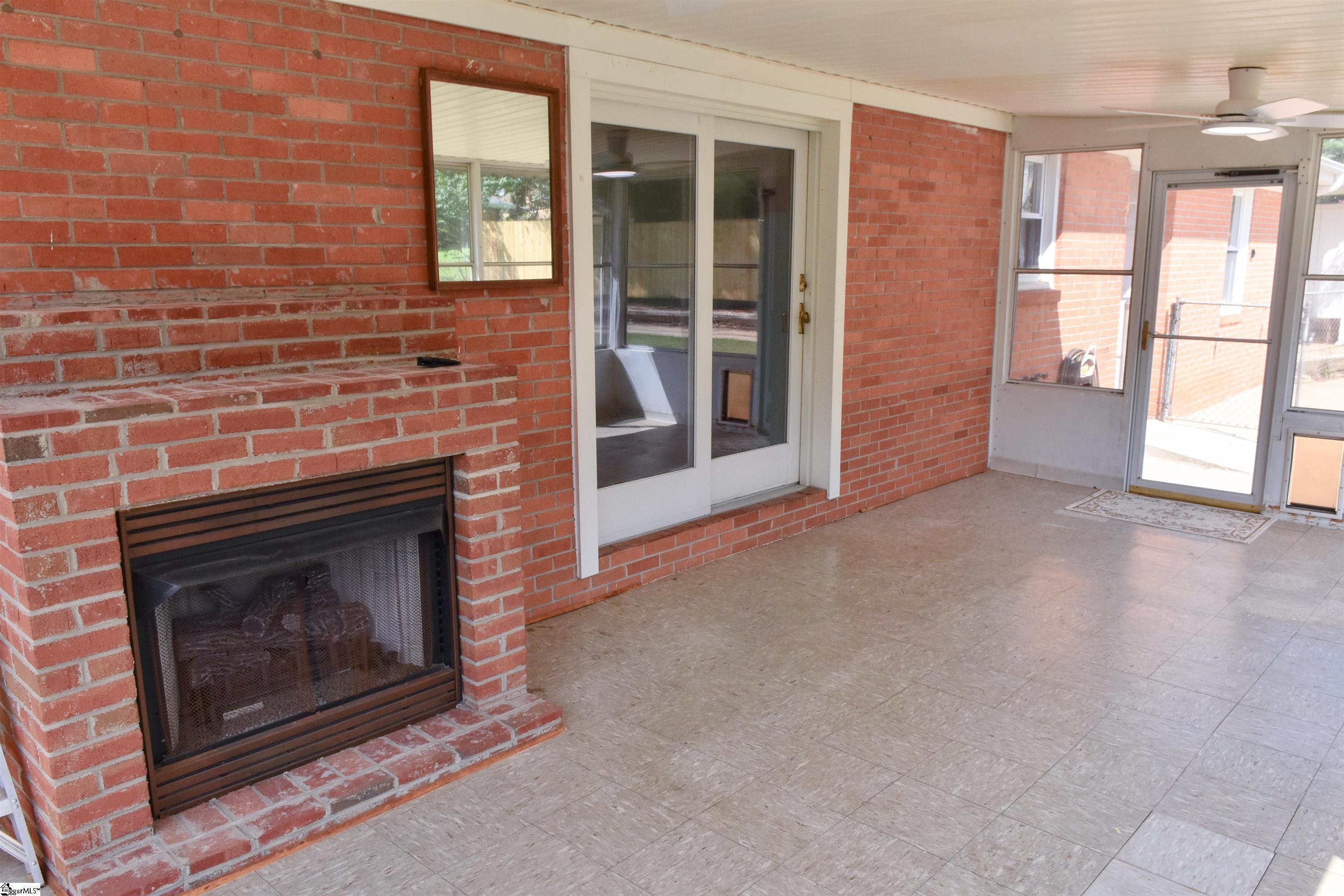 121 Parkdale Drive Greenville, SC 29611