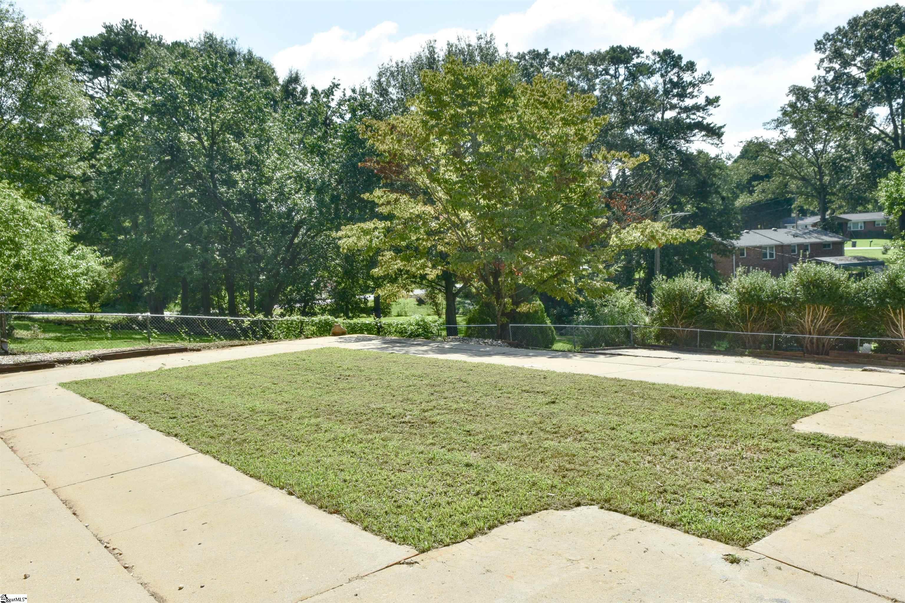 121 Parkdale Drive Greenville, SC 29611
