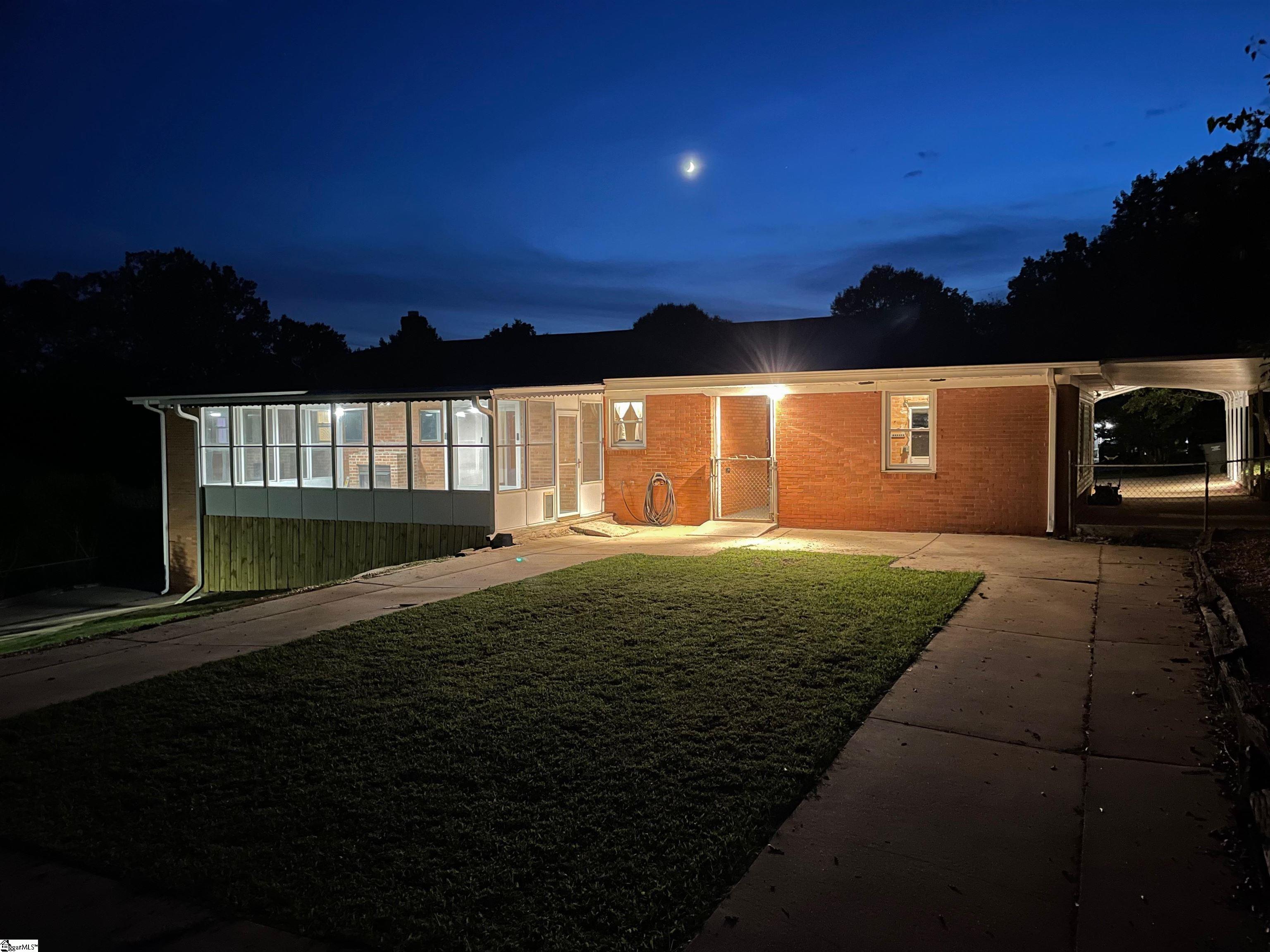 121 Parkdale Drive Greenville, SC 29611